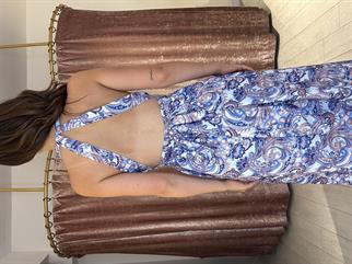 Desenli Boyundan Bağlamalı Uzun Elbise 