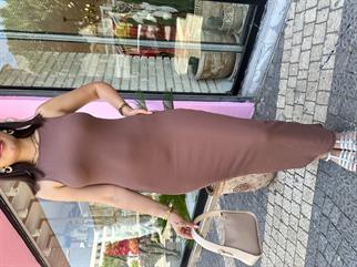 Fitilli Vücudu Saran Uzun Askılı Elbise Kahverengi