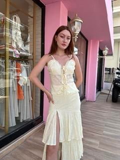 Uzun Yırtmaç Detay Etek Sarı 