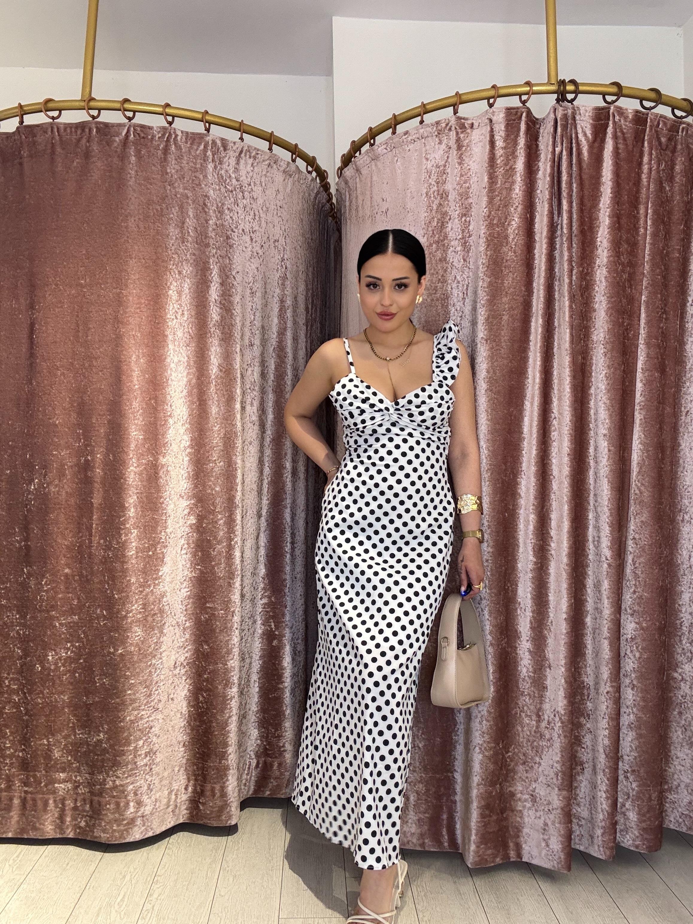 Puantiye Detay Uzun Beyaz