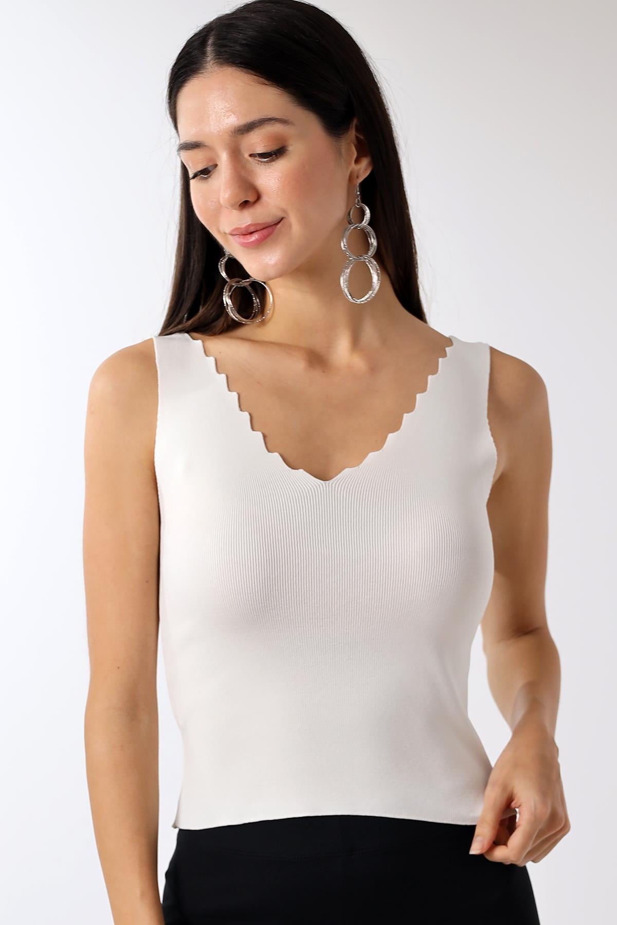 Ekru Merdiven Yaka Triko Bluz