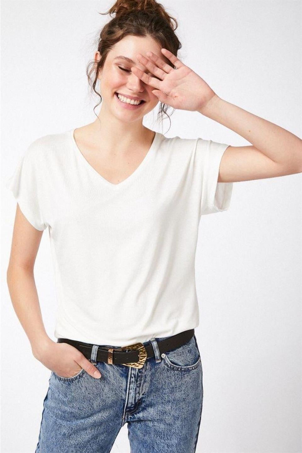ekru-v-yaka-basic-t-shirt-5a5-fc.jpg