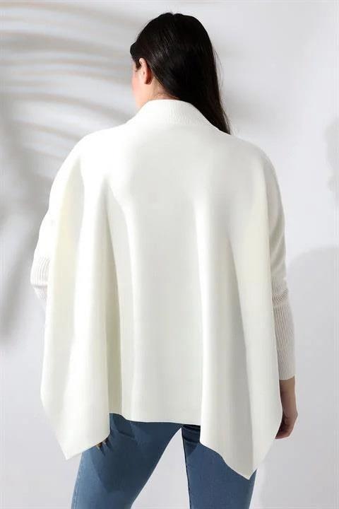Oversize Yırtmaçlı Triko Panço Kazak Beyaz