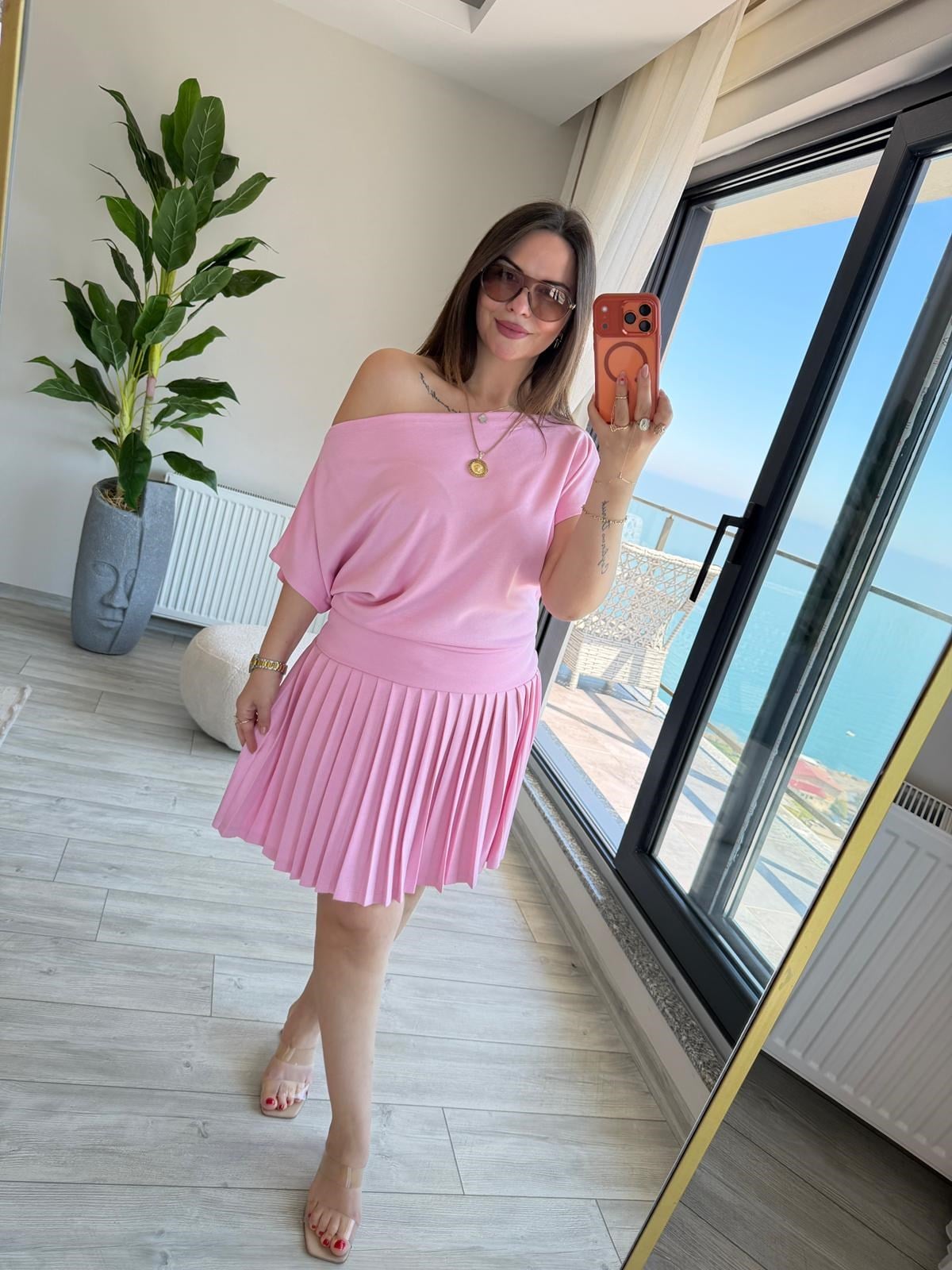 1014 Çelik Piliseli Düşük Omuz Elbise PEMBE