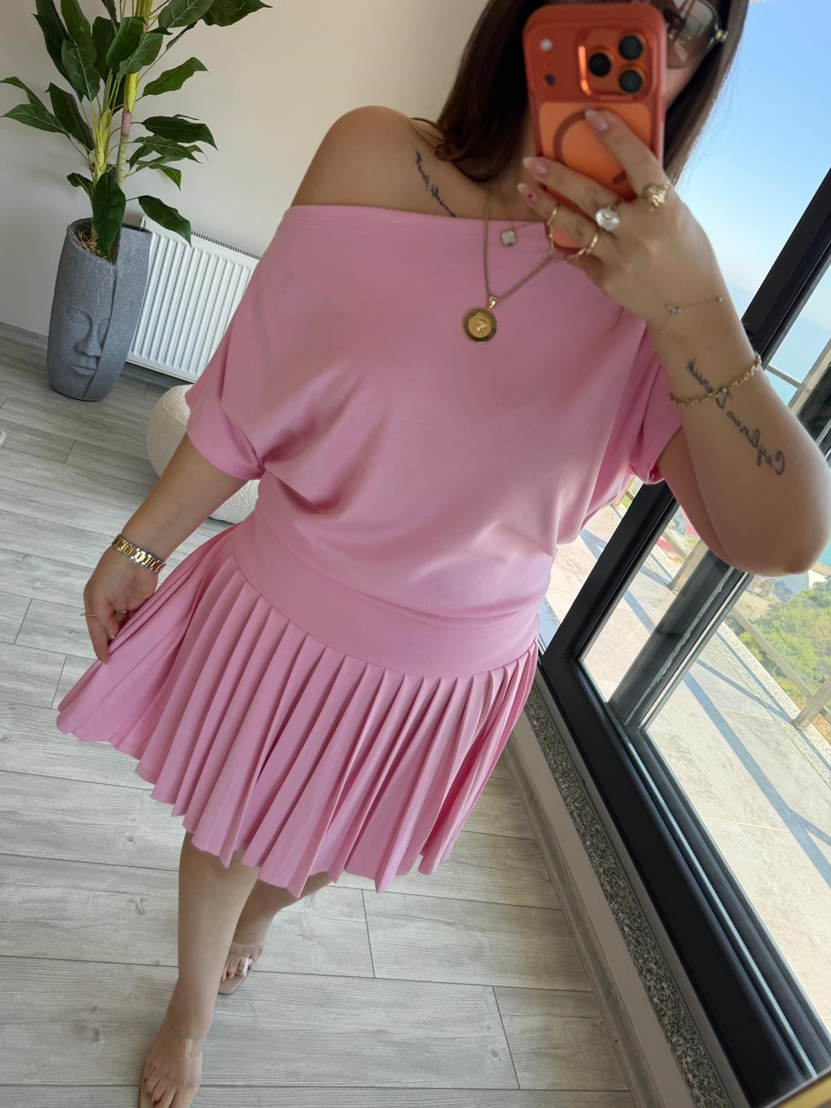 1014 Çelik Piliseli Düşük Omuz Elbise PEMBE