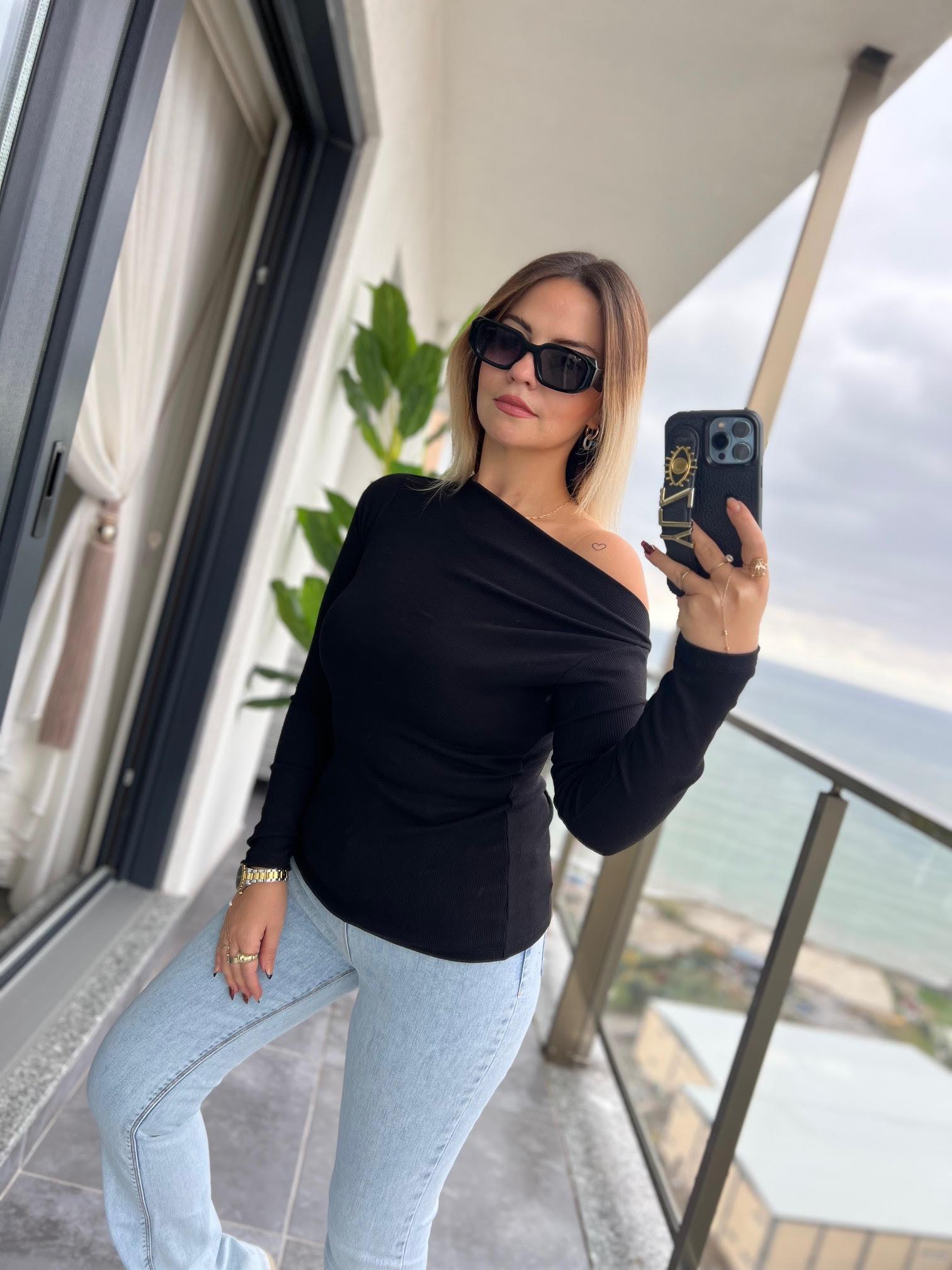 16495 Omuzu Büzgülü Bluz SİYAH