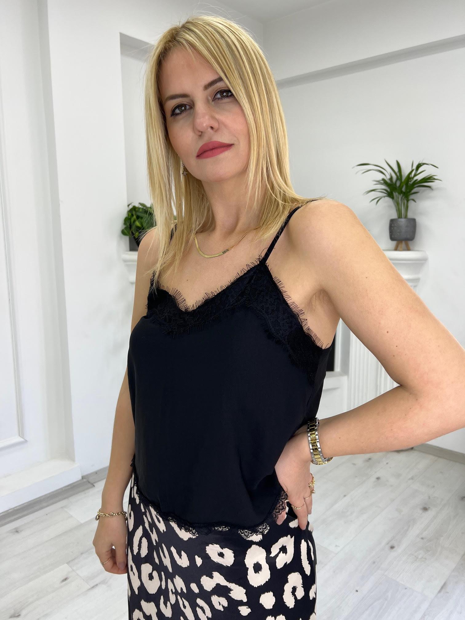 22Y23064 İp Askı Dantel Detay Bluz SİYAH