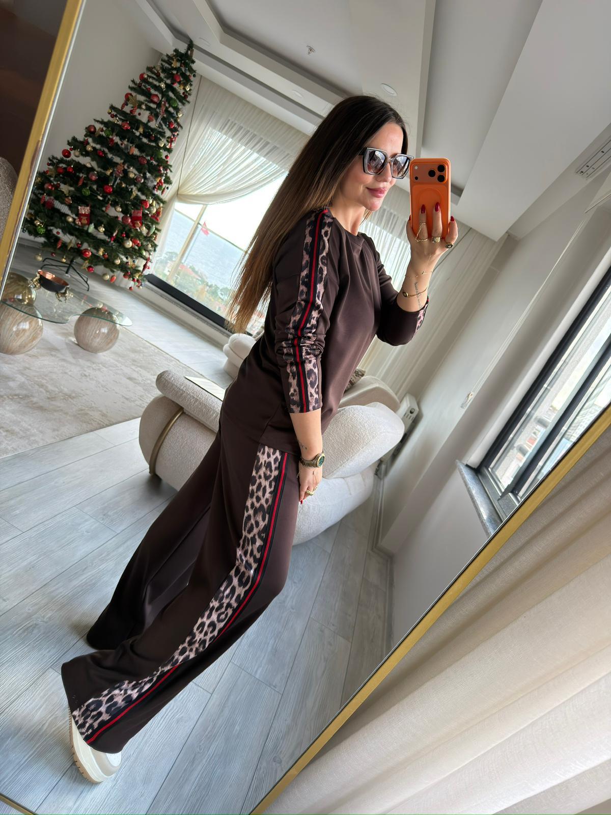 2339 Leopar Garnili Kırmızı Şeritli Takım KAHVE