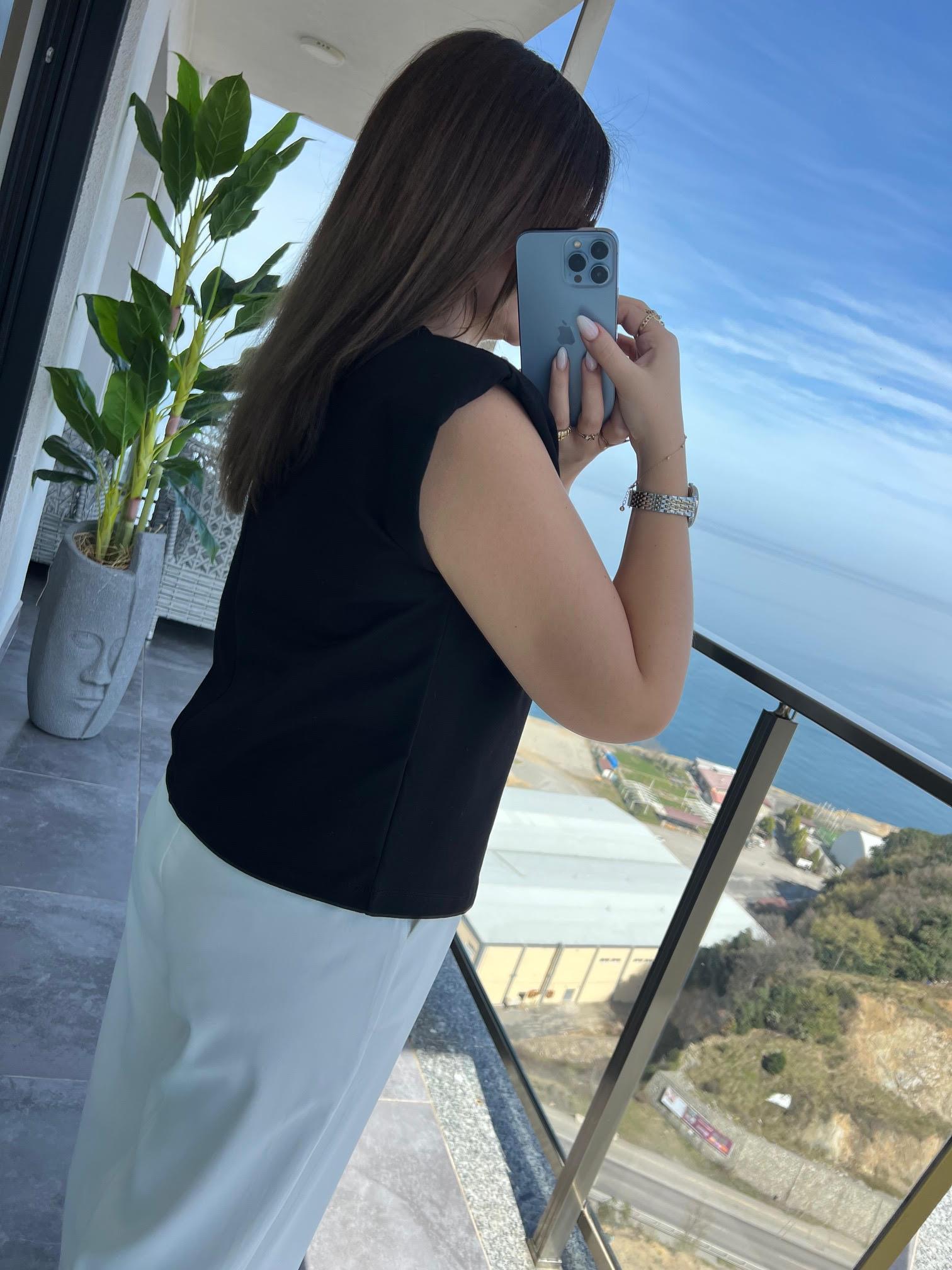 35818 Omuzu Taşlı Tshirt SİYAH