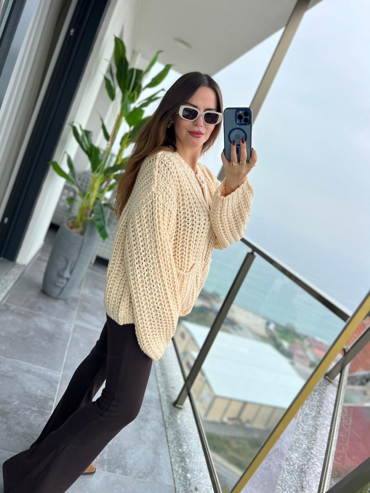 5067 Şekil Düğmeli Hırka BEJ