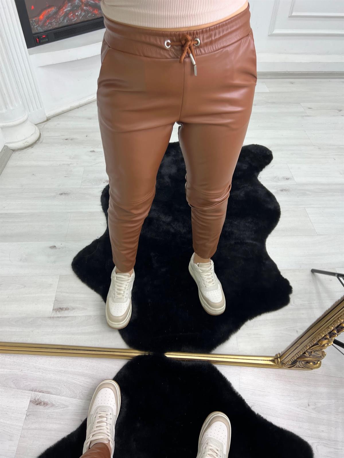 022 Boru Paça İçi Şardonlu Deri Pantolon CAMEL