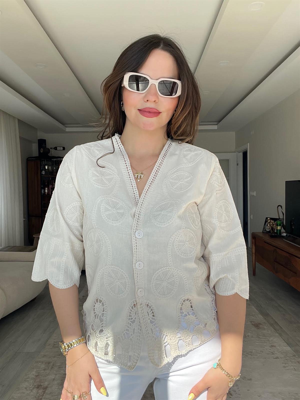 023 V Yaka Nakışlı Bluz BEJ