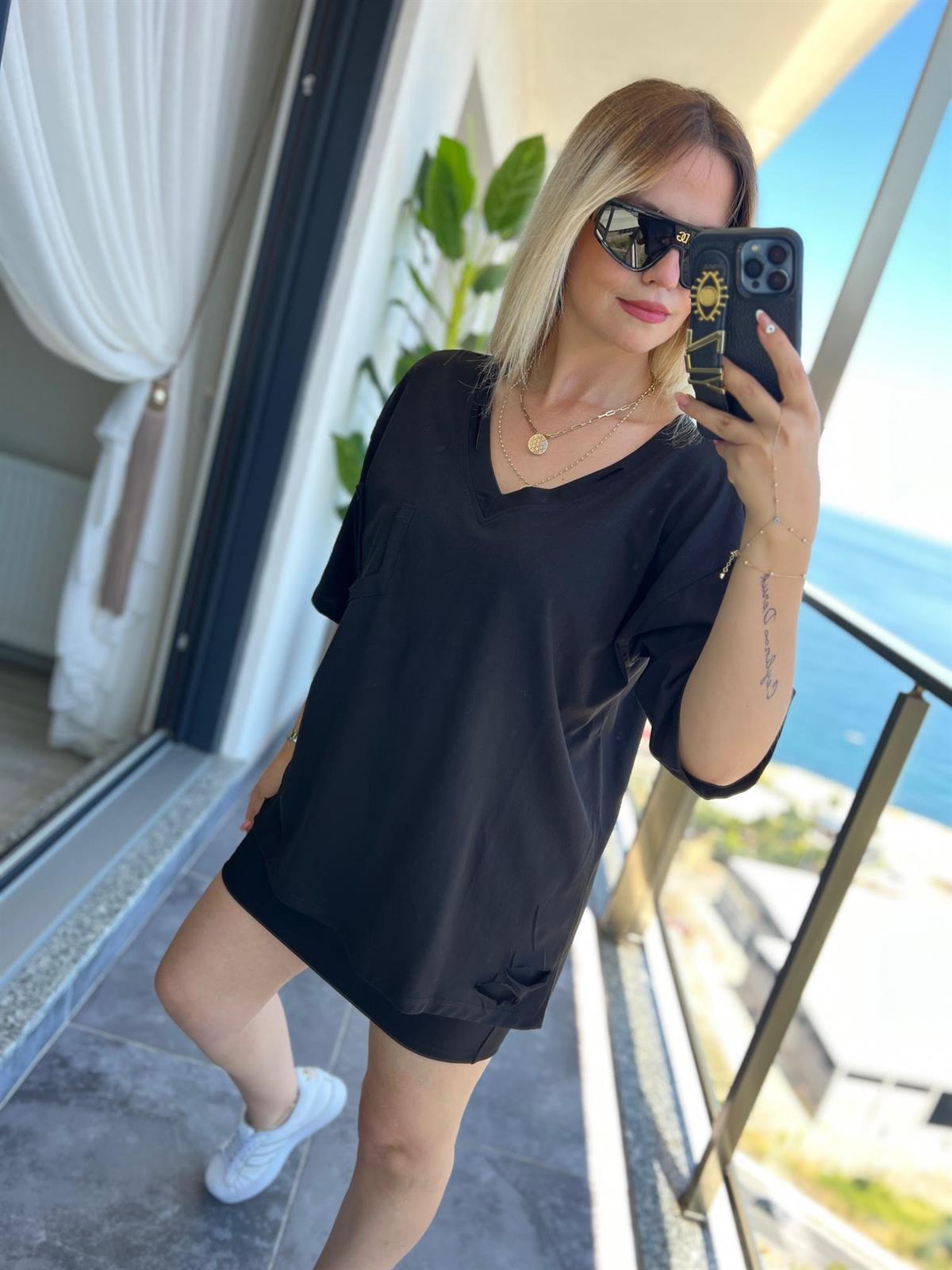 1603 Yandan Yırtmaçlı Tshirt SİYAH