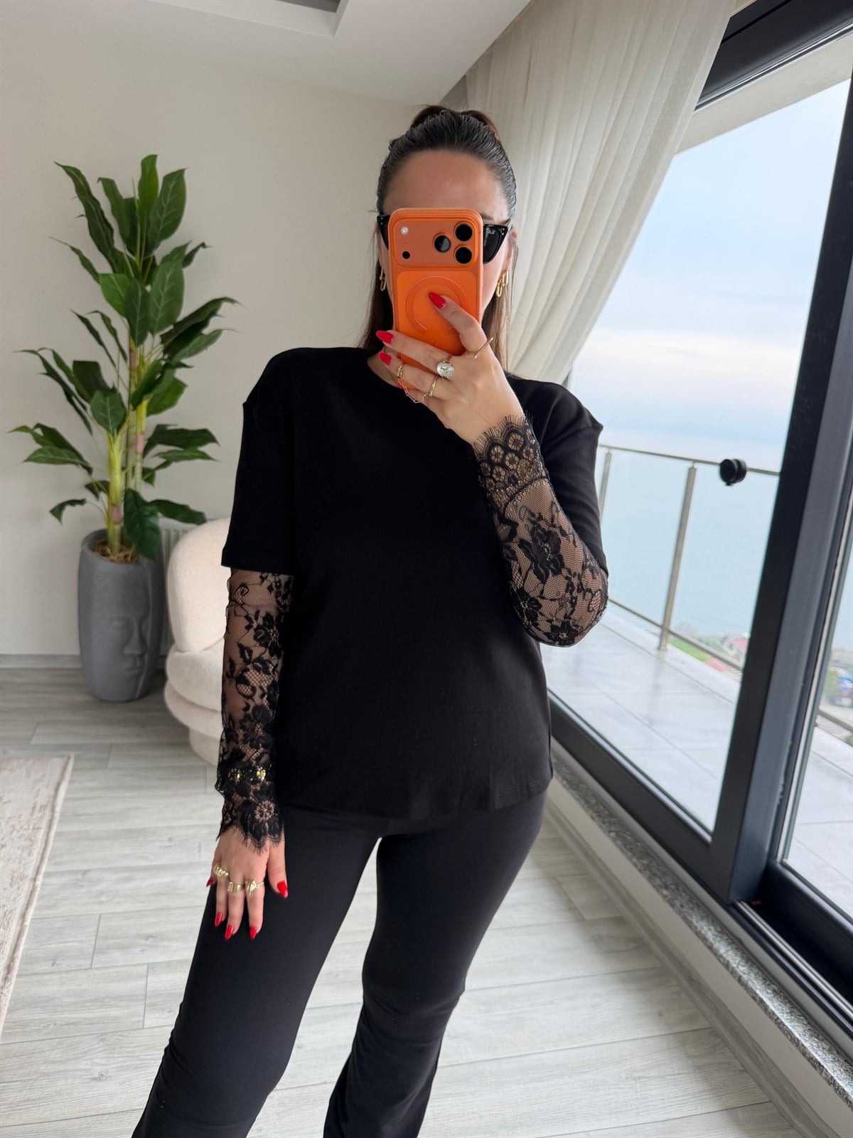 2320 Kolları Dantelli Tshirt SİYAH