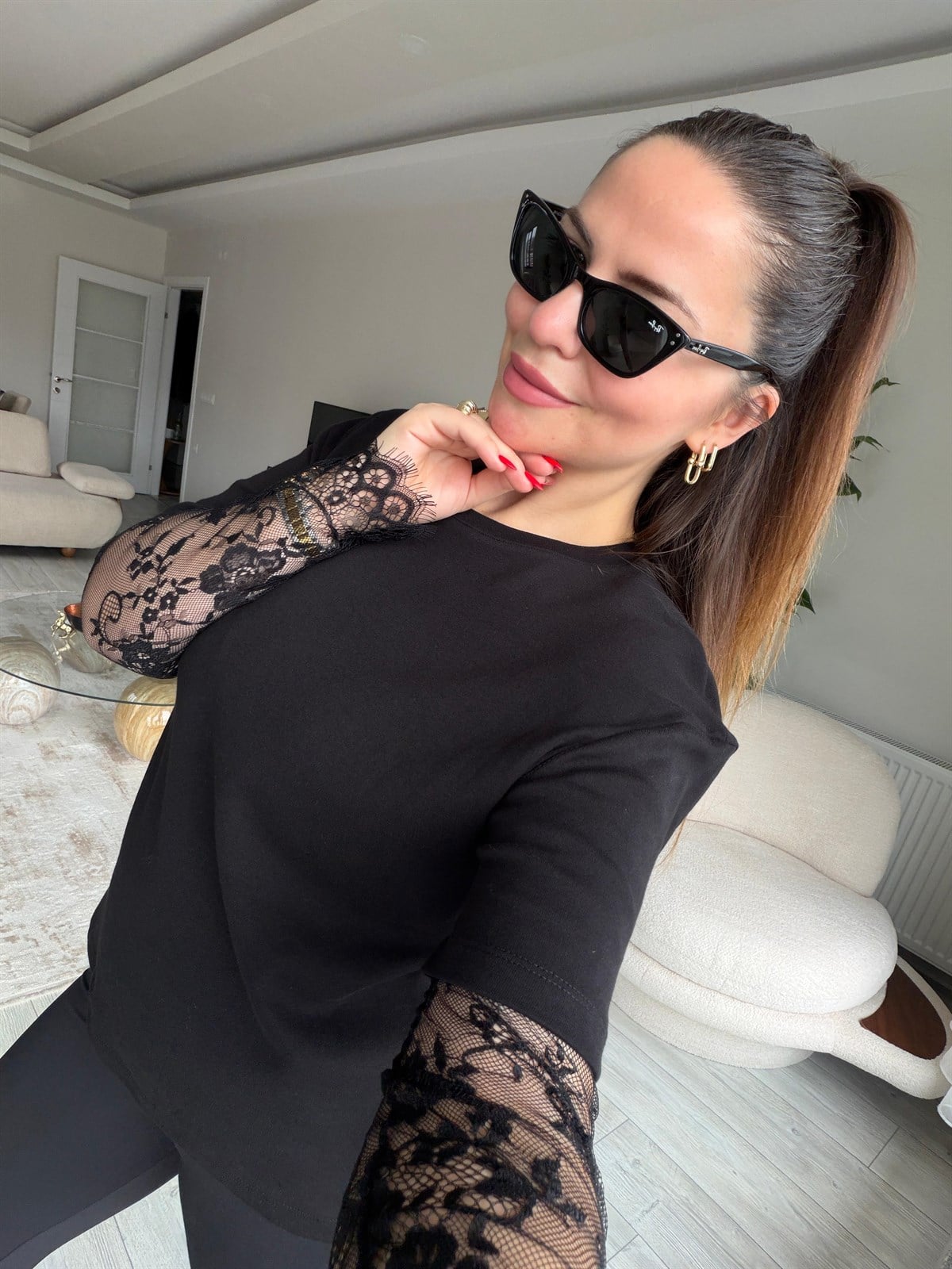 2320 Kolları Dantelli Tshirt SİYAH