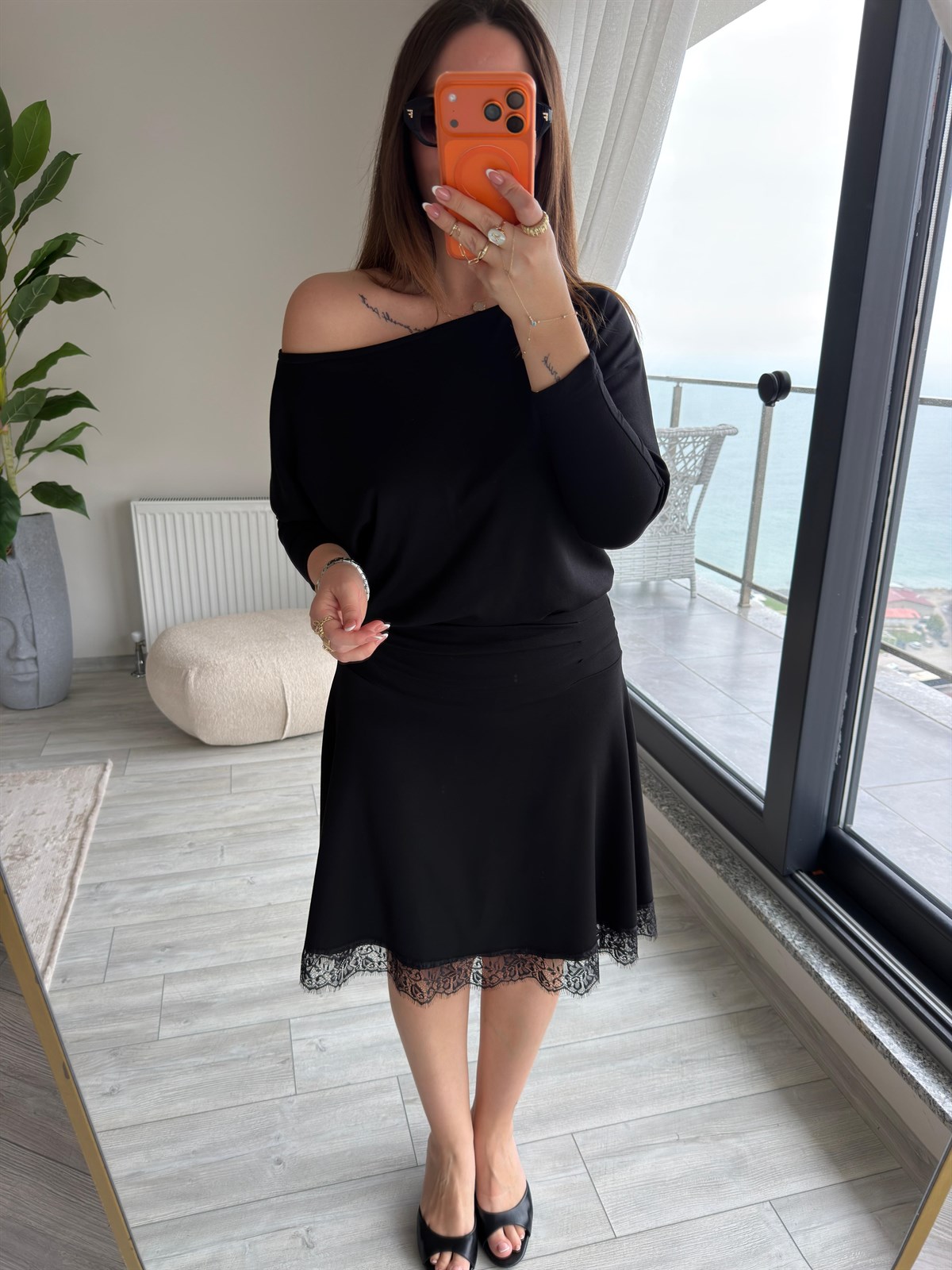 2380 Ön Pileli Dantelli Elbise SİYAH