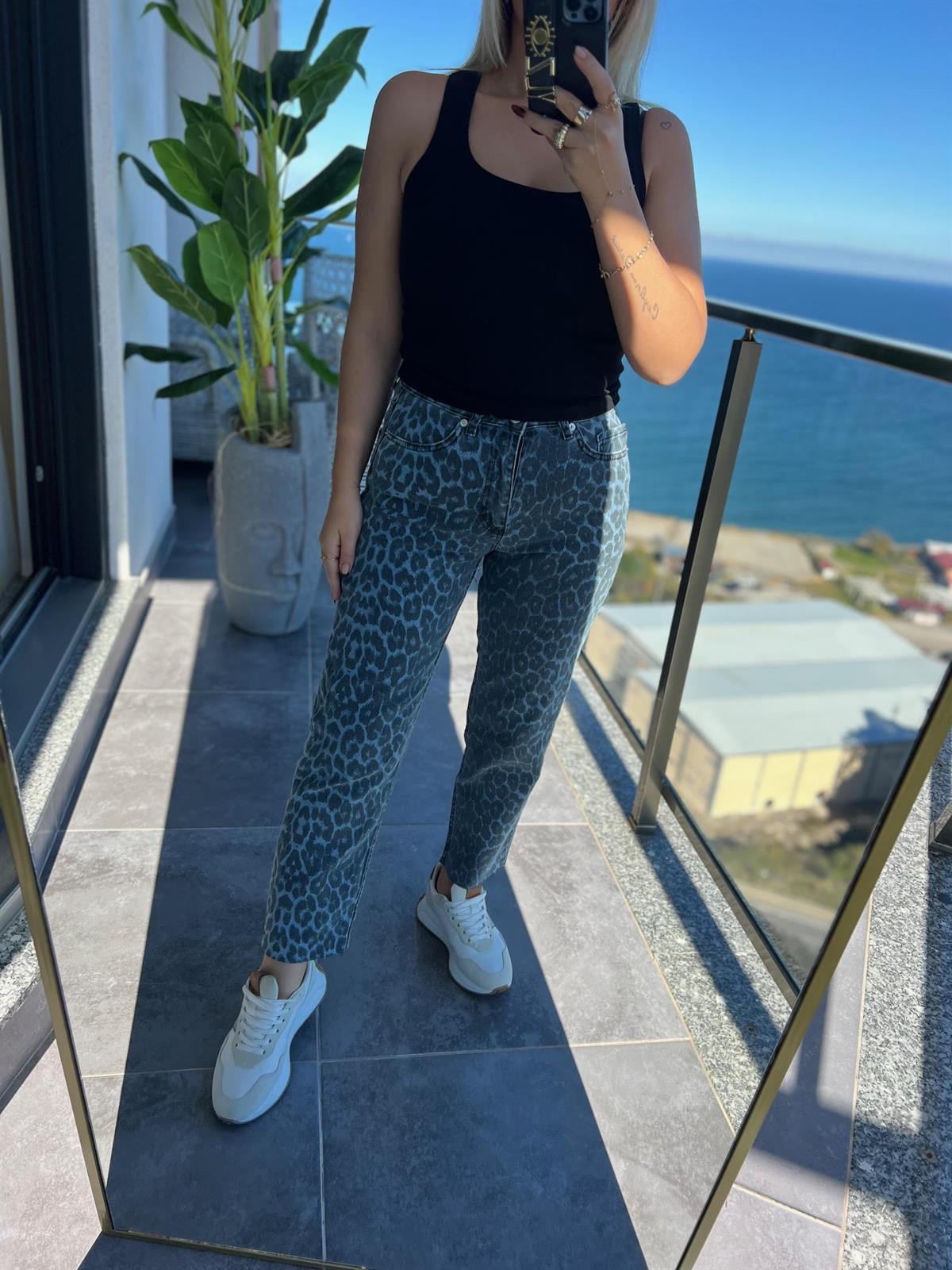 2402 Boyfit Kesk Paça Jean MAVİ