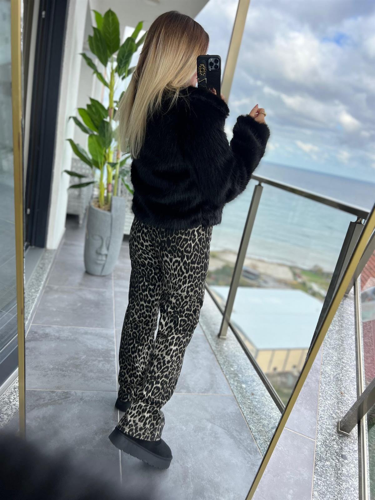 24111 Straight Jean LEOPAR