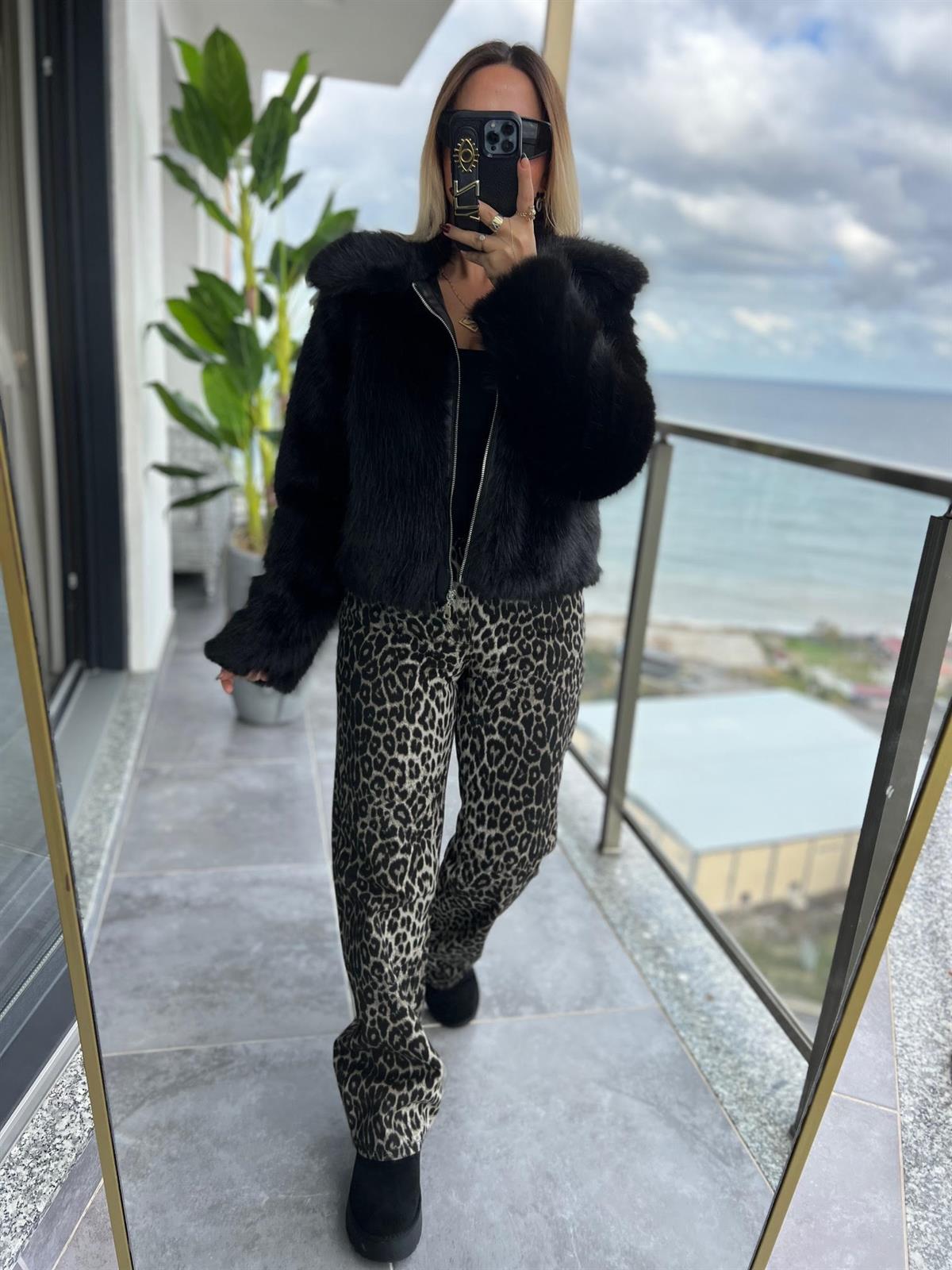 24111 Straight Jean LEOPAR