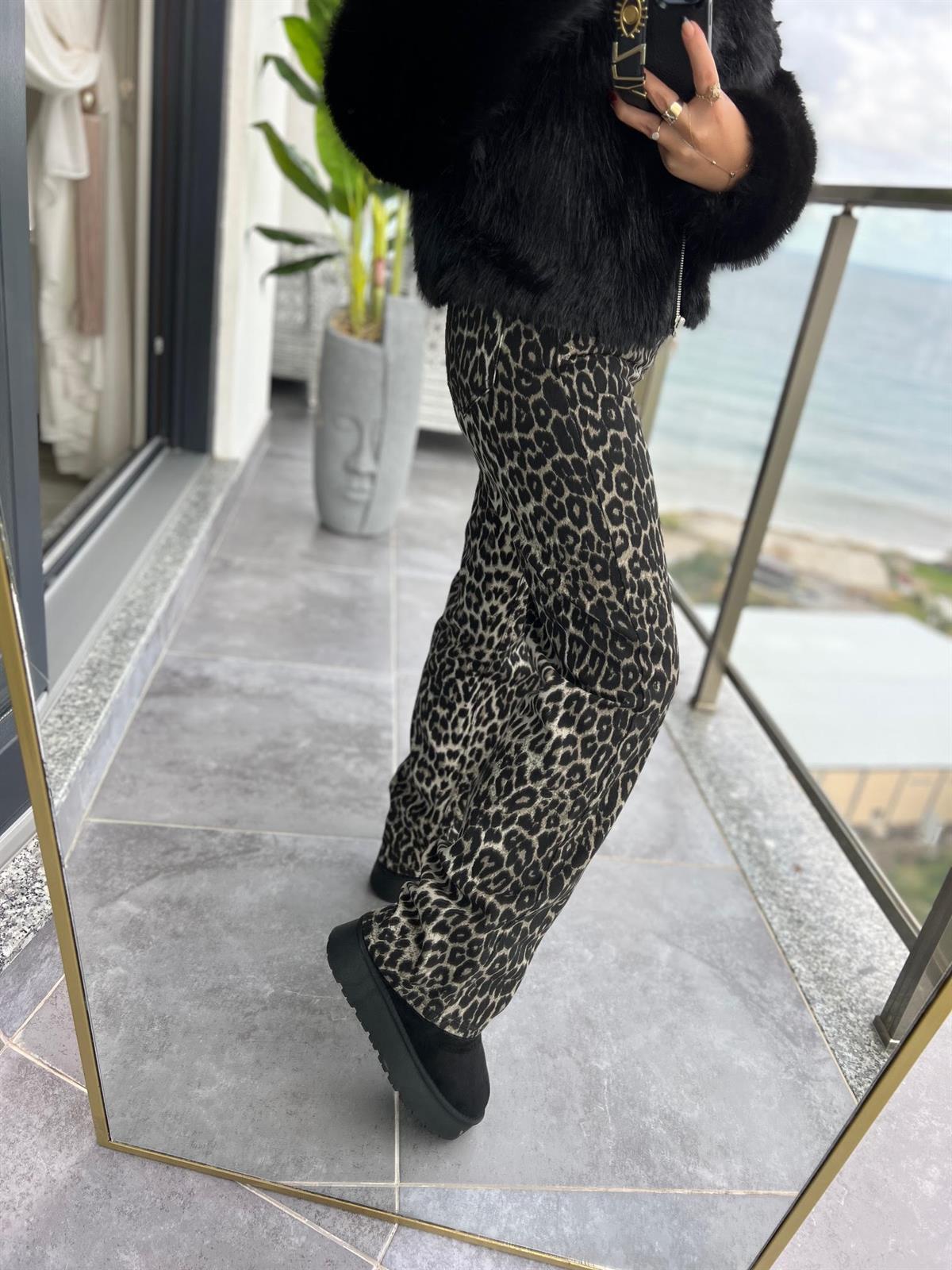 24111 Straight Jean LEOPAR