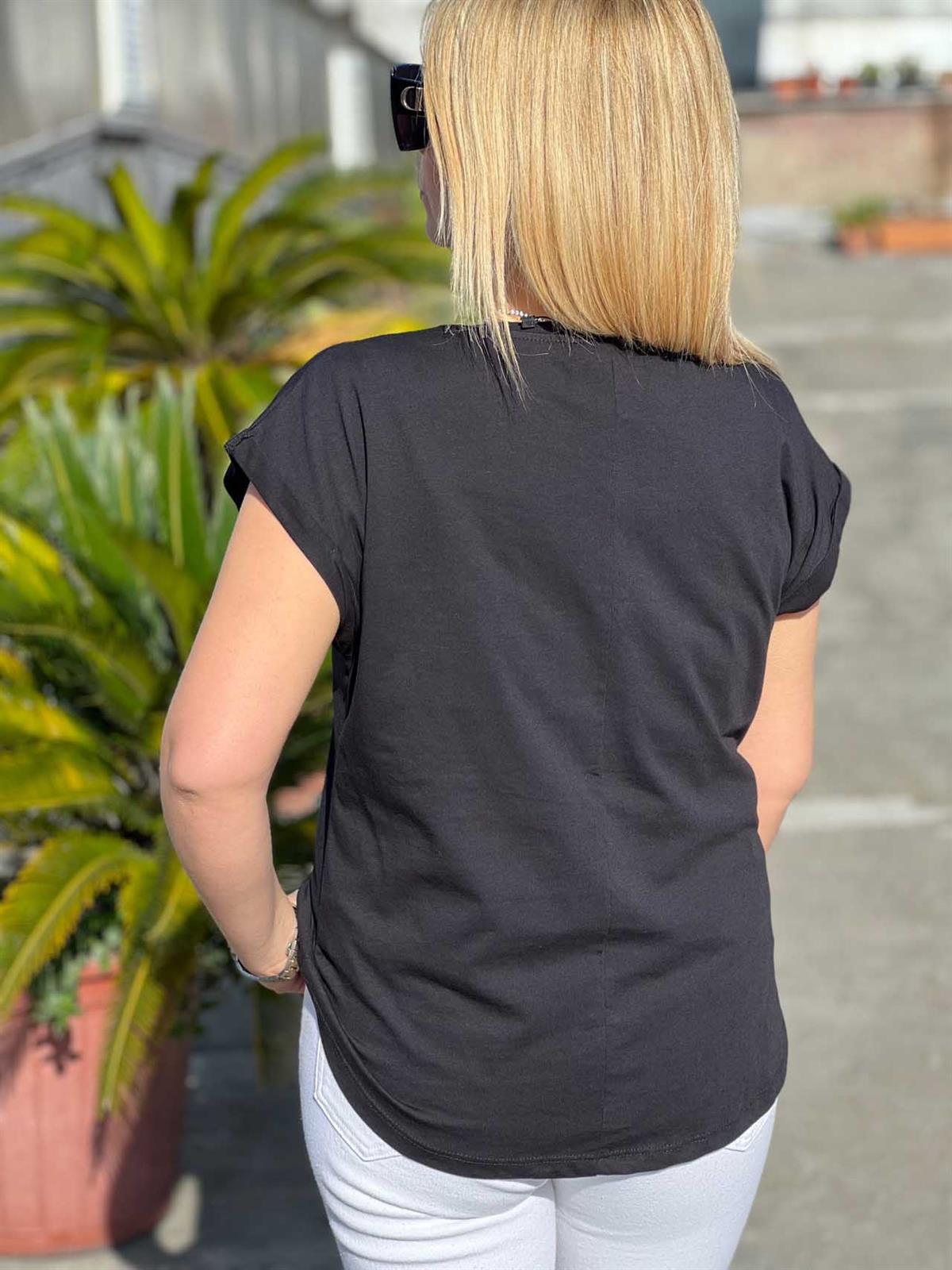 25607 Önü Çiçek Nakışlı Tshirt SİYAH