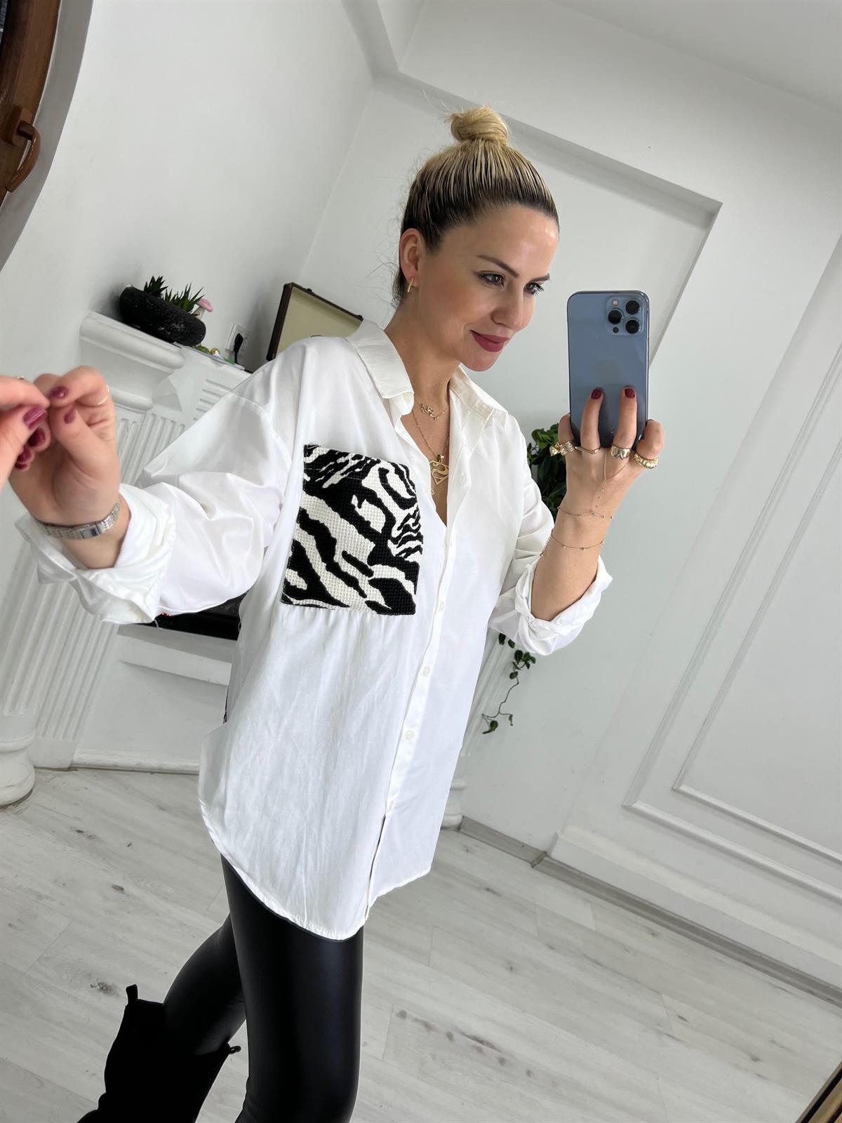 28225 Arka Detaylı Gömlek BEYAZ