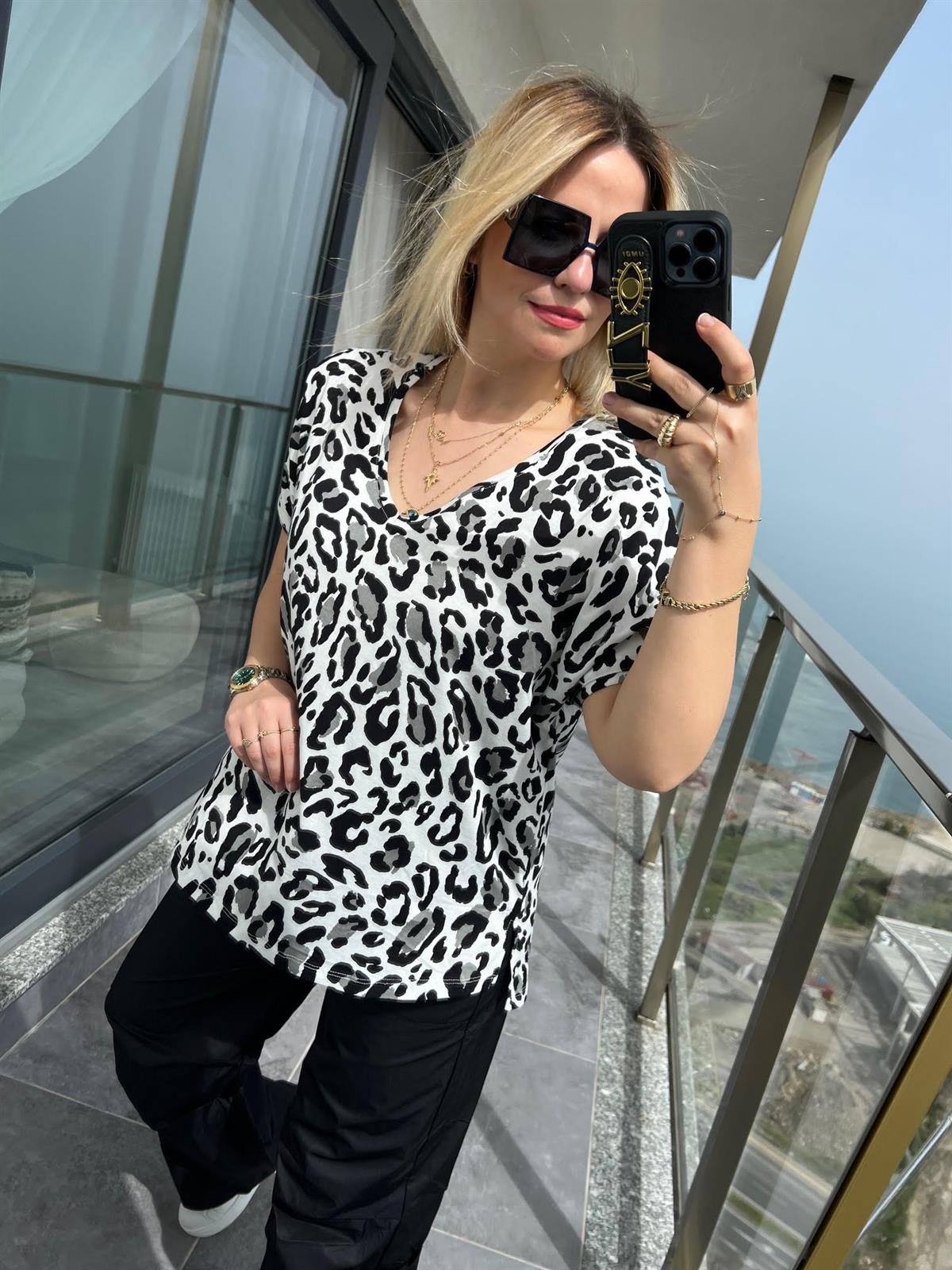 28377 Leoprlı Tshirt SİYAH