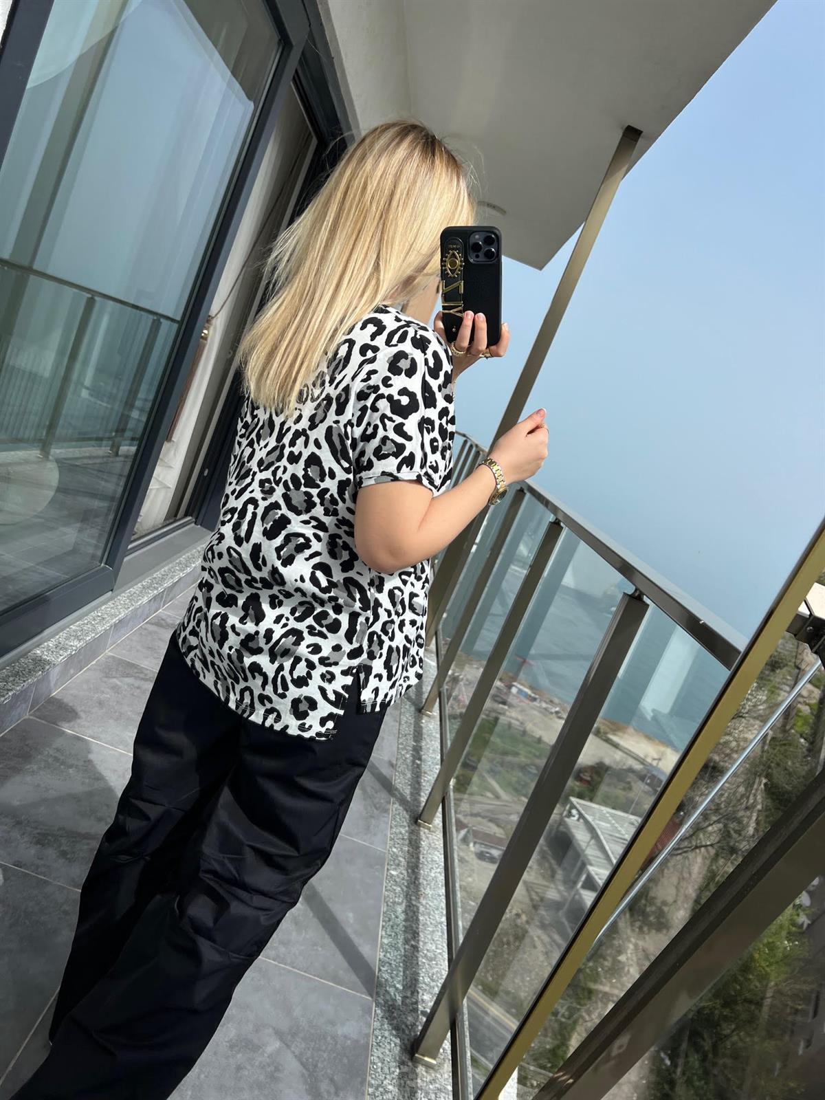 28377 Leoprlı Tshirt SİYAH