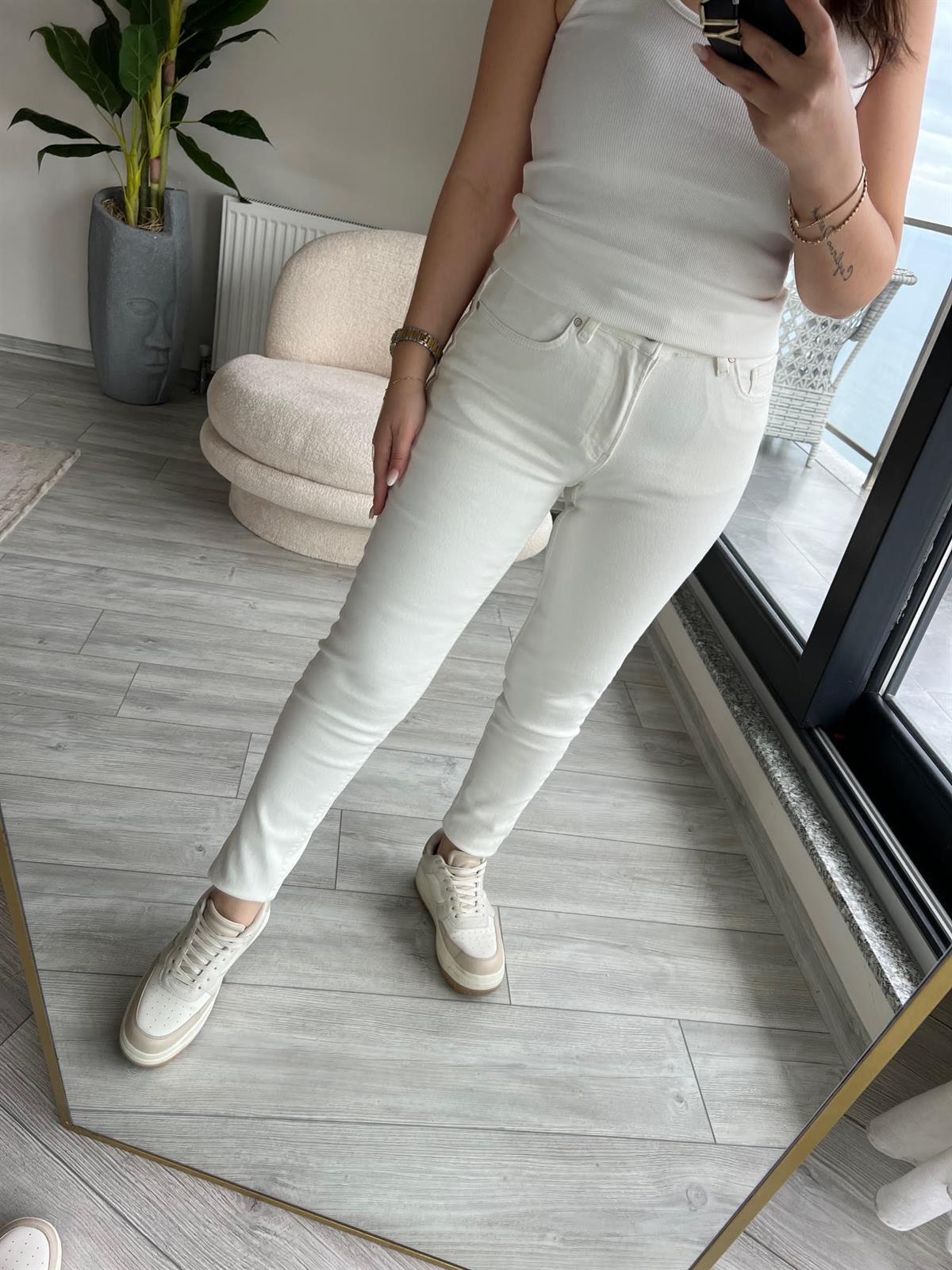 315 Slim Boyfriend Jean EKRU