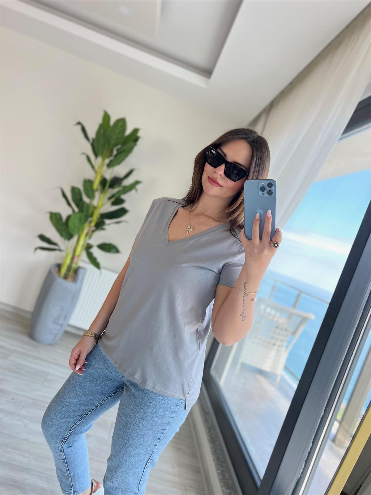 3470 V Yaka Basic Tshirt GRİ