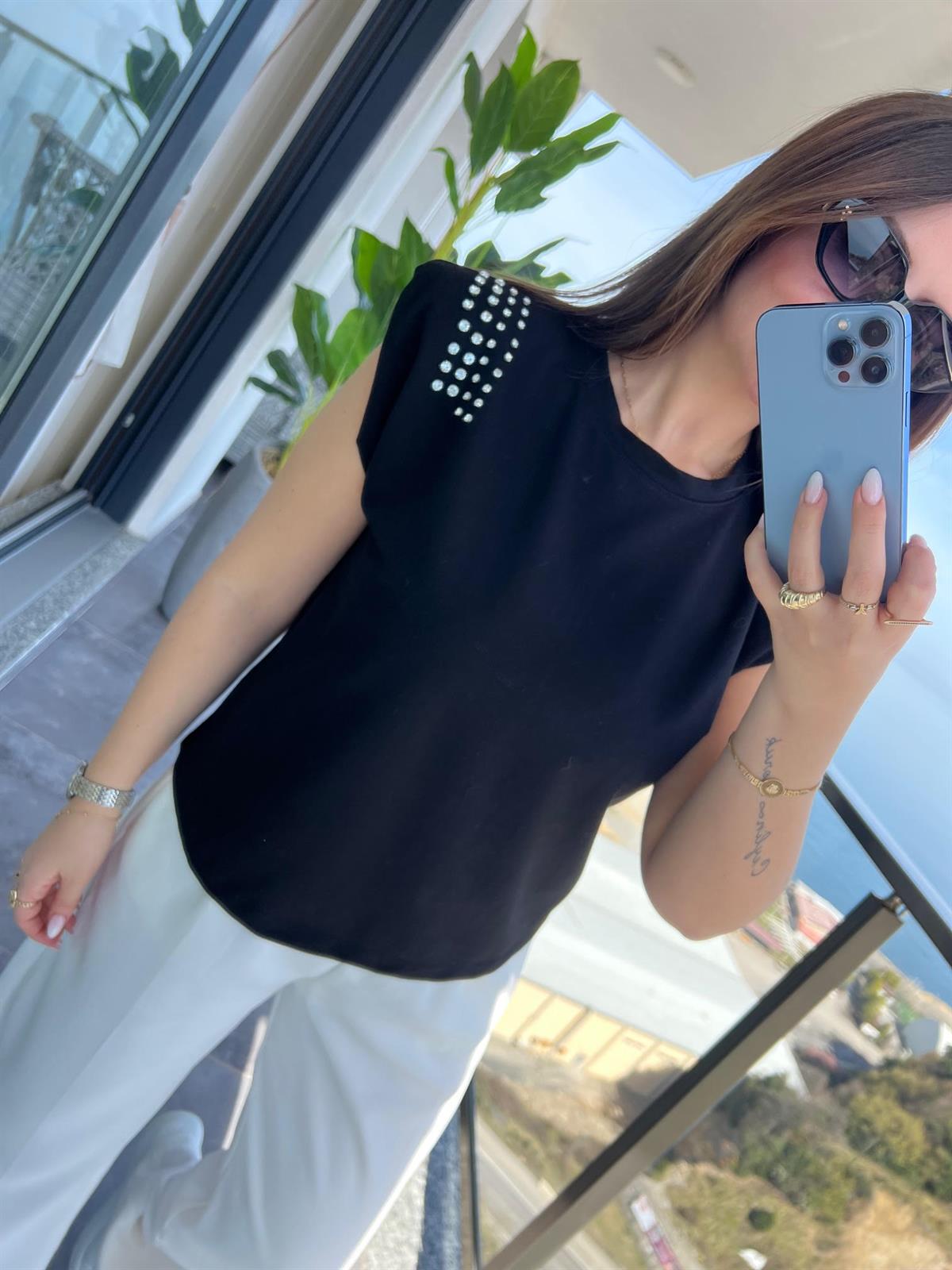 35818 Omuzu Taşlı Tshirt SİYAH