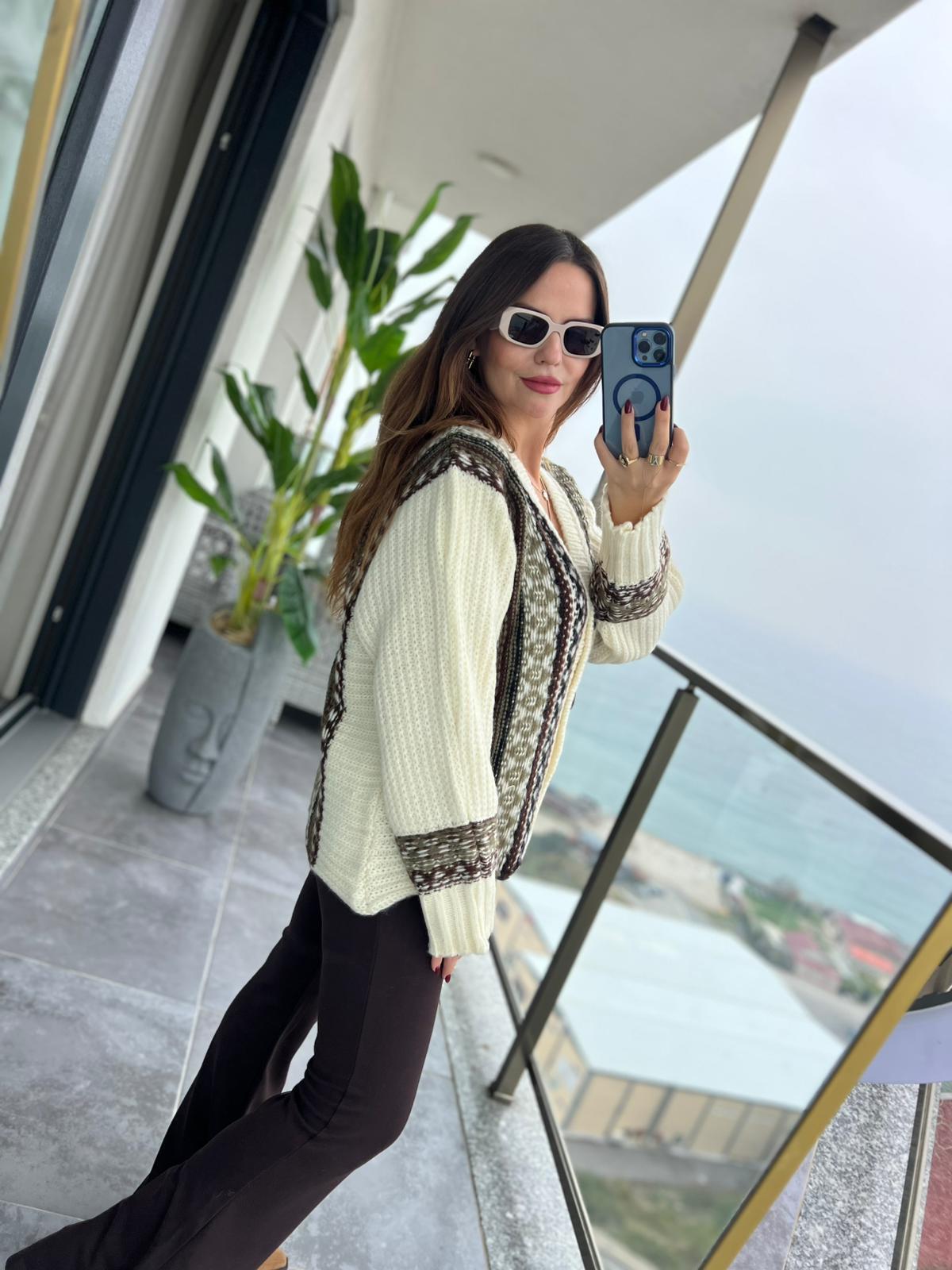 5057 Düğmeli Dokuma Hırka KREM