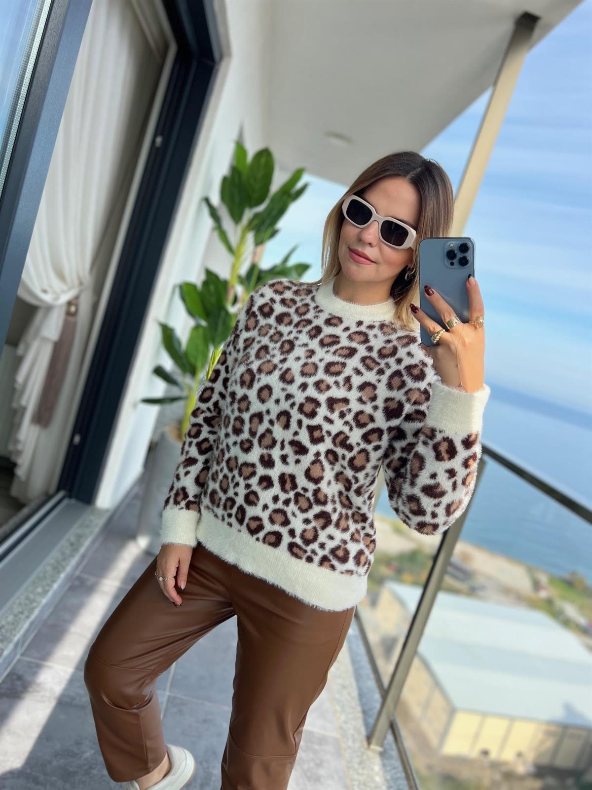 7640 Angora Leoparlı Kısa Kazak BEJ