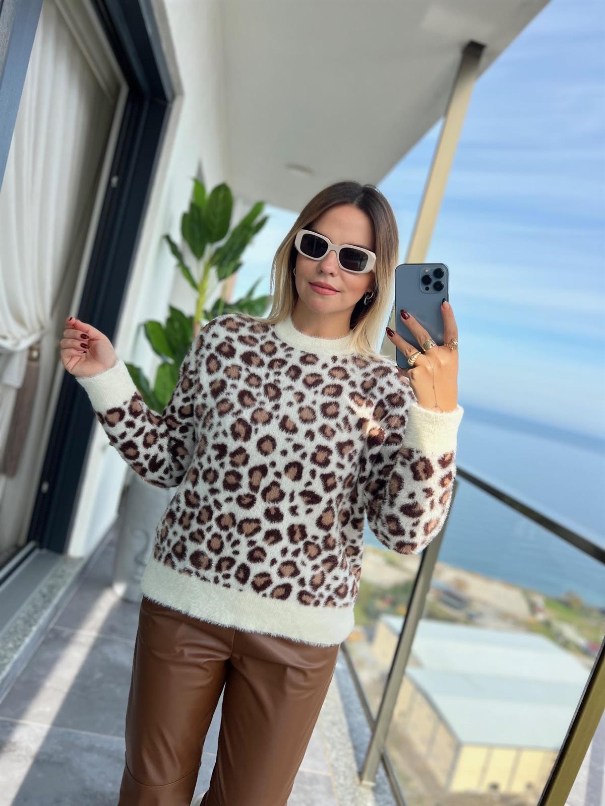 7640 Angora Leoparlı Kısa Kazak BEJ