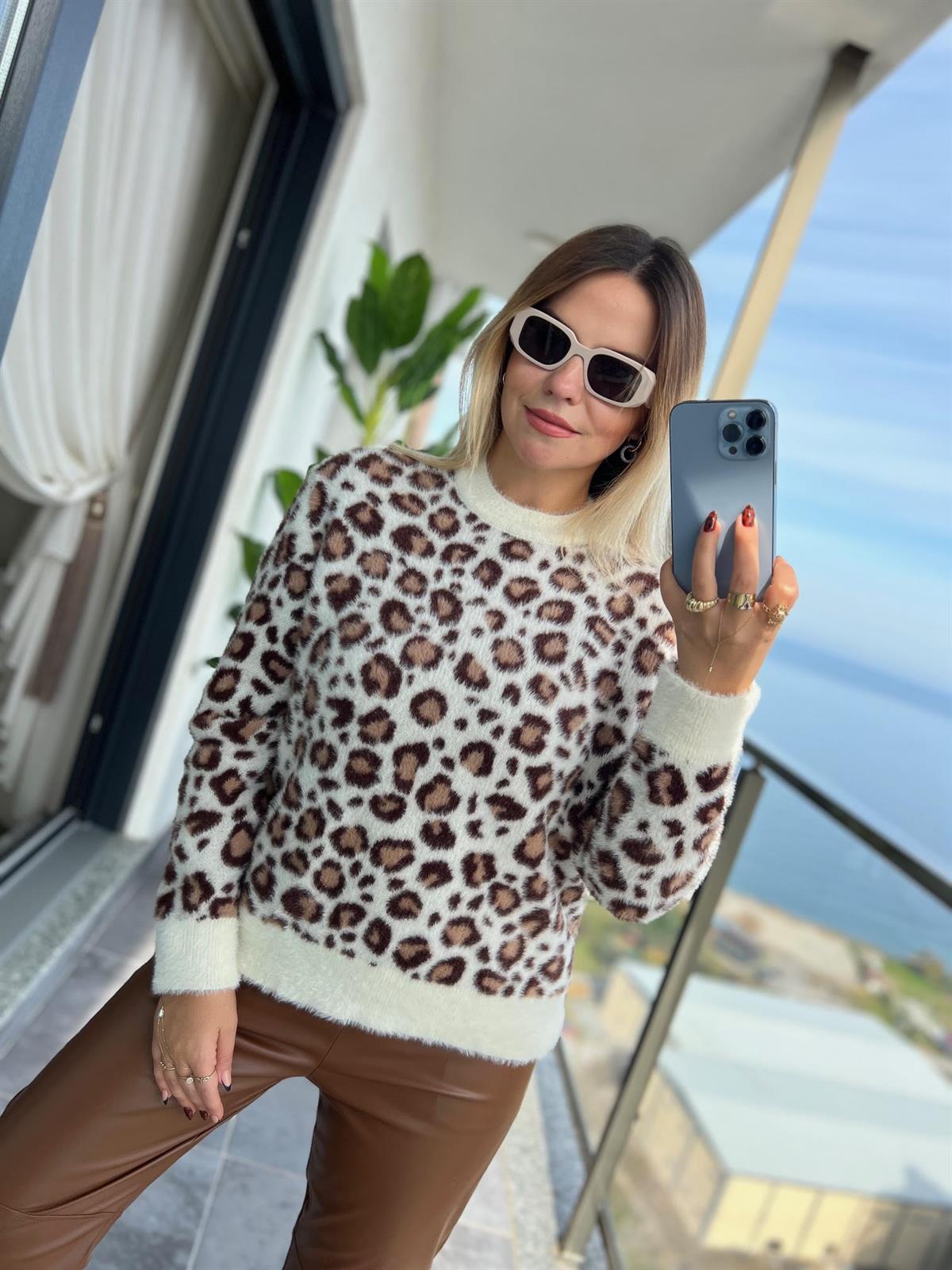 7640 Angora Leoparlı Kısa Kazak BEJ