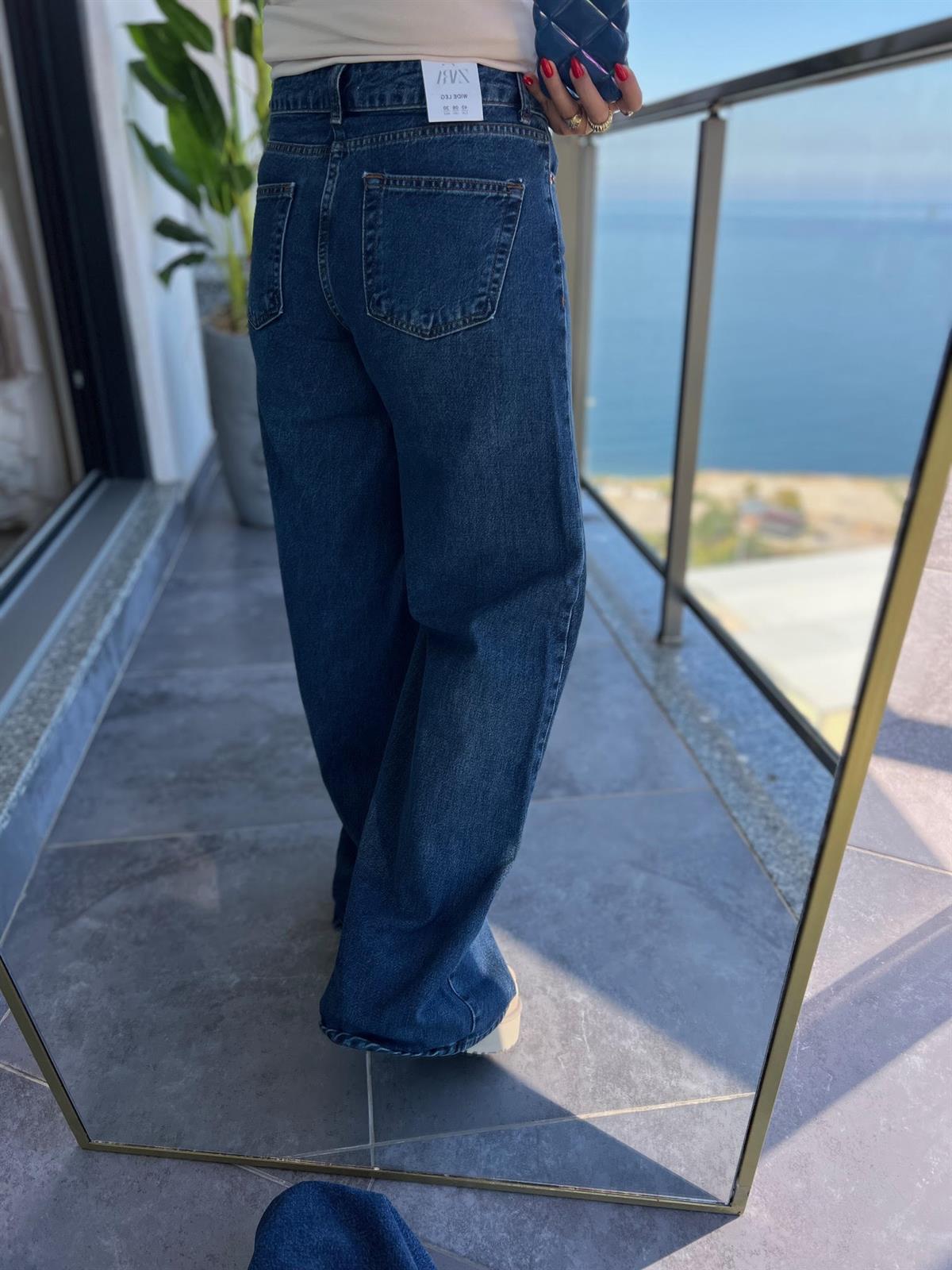 984 Palazzo Jean LACİVERT