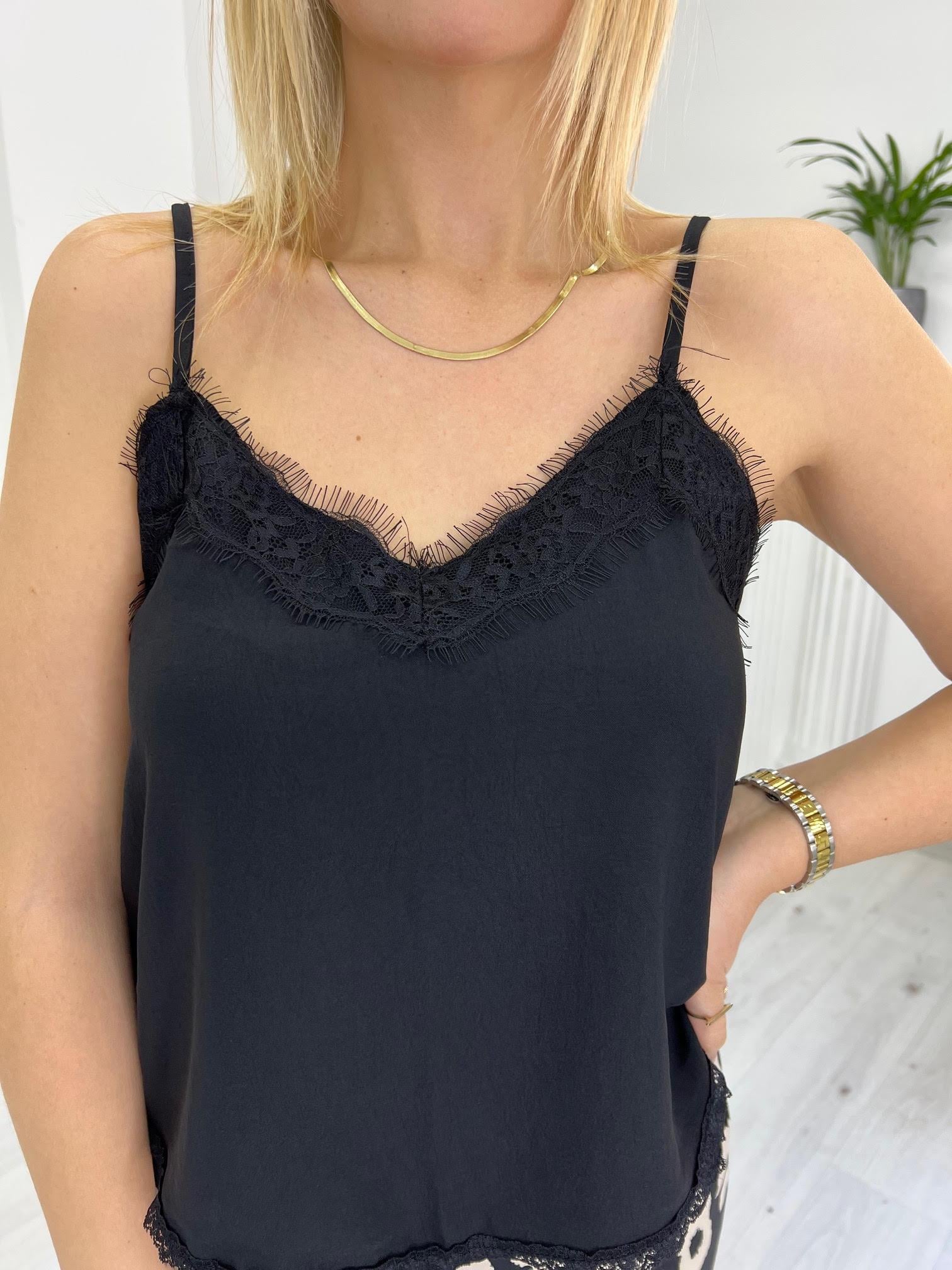 22Y23064 İp Askı Dantel Detay Bluz SİYAH