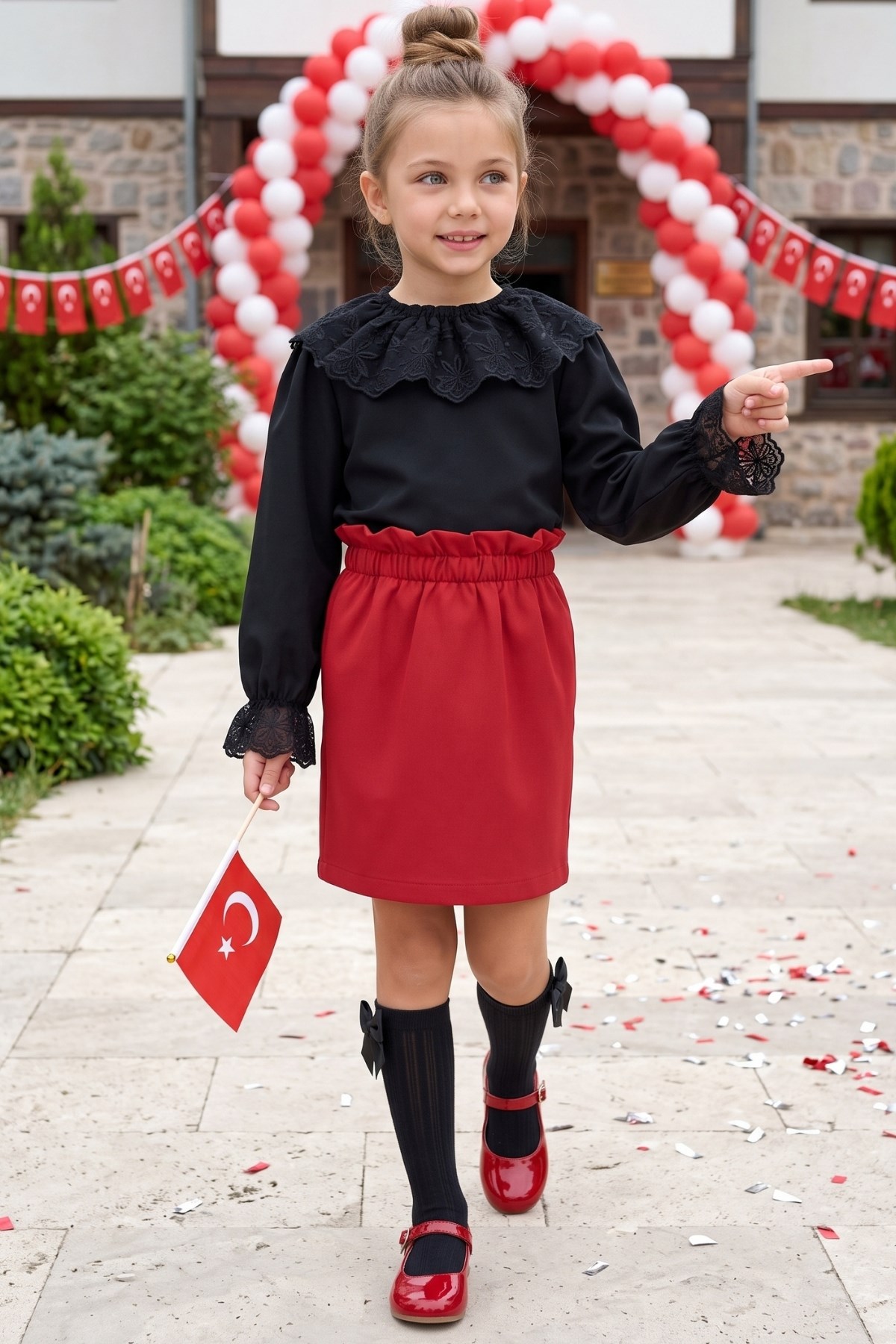 Parla Kids Kız Çocuk Luisa Siyah Dantelli Bluz Kırmızı Etek Alt Üst Takım 29 Ekim Gösteri Kıyafeti, Takım – Parla Kids resmi ürün görseli