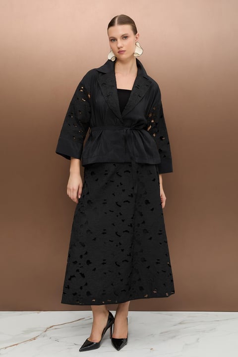 Etekli Takım Kombinleri: Tesettür İçin Şık Stil Fikirleri 