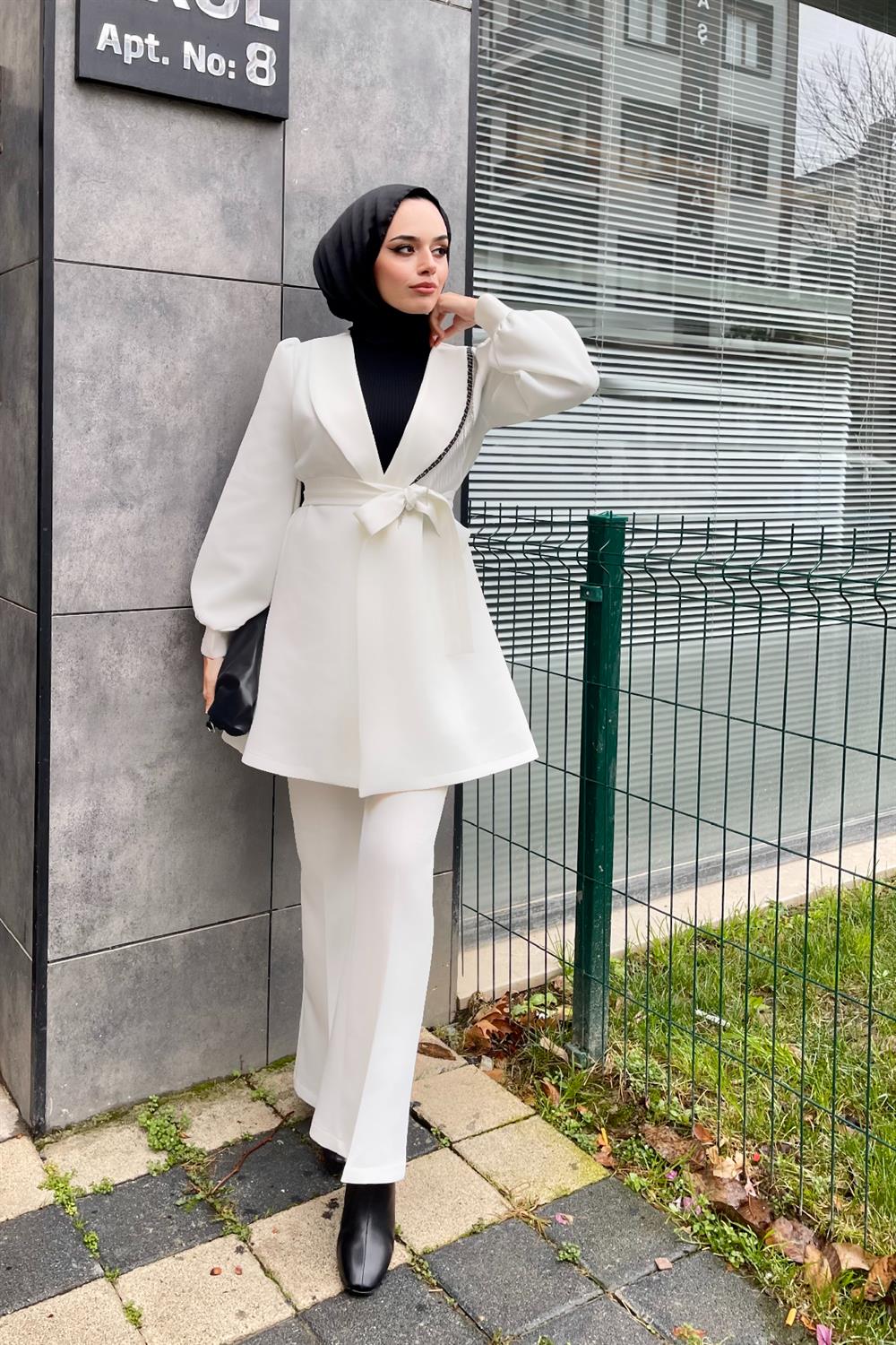 Zincir Detaylı Takım Beyaz 8686 