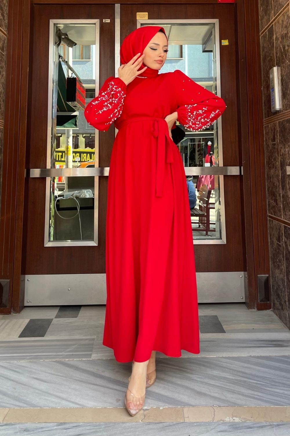 Şule Giyim | Tesettür Giyim | Kolu İnci Taşlı Krep Elbise Kırmızı