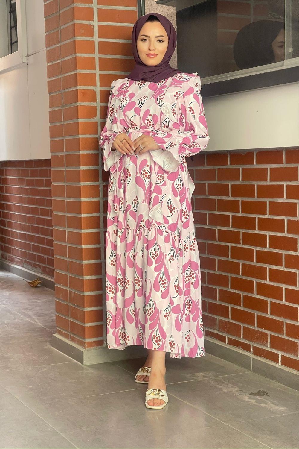 فستان بحزام وأكمام مكشكشة باللون الوردي