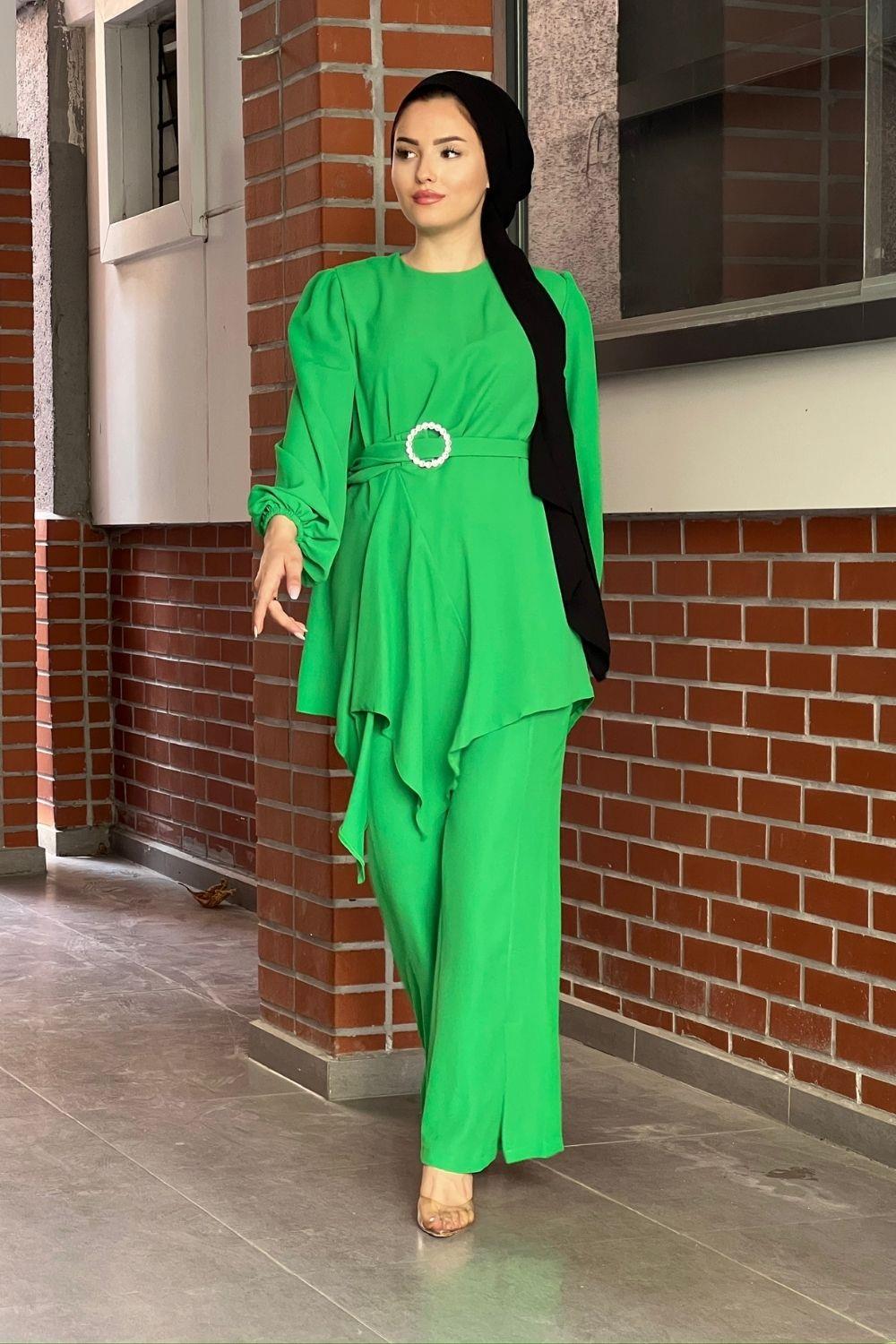 ديانا البدلة الخضراء