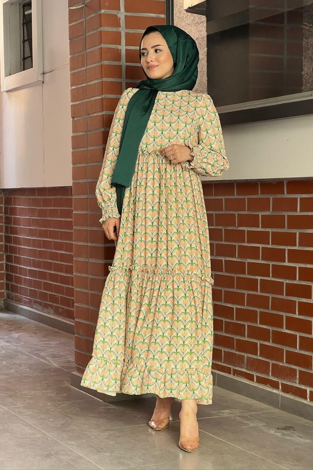 فستان شيفون منقوش باللون الأخضر