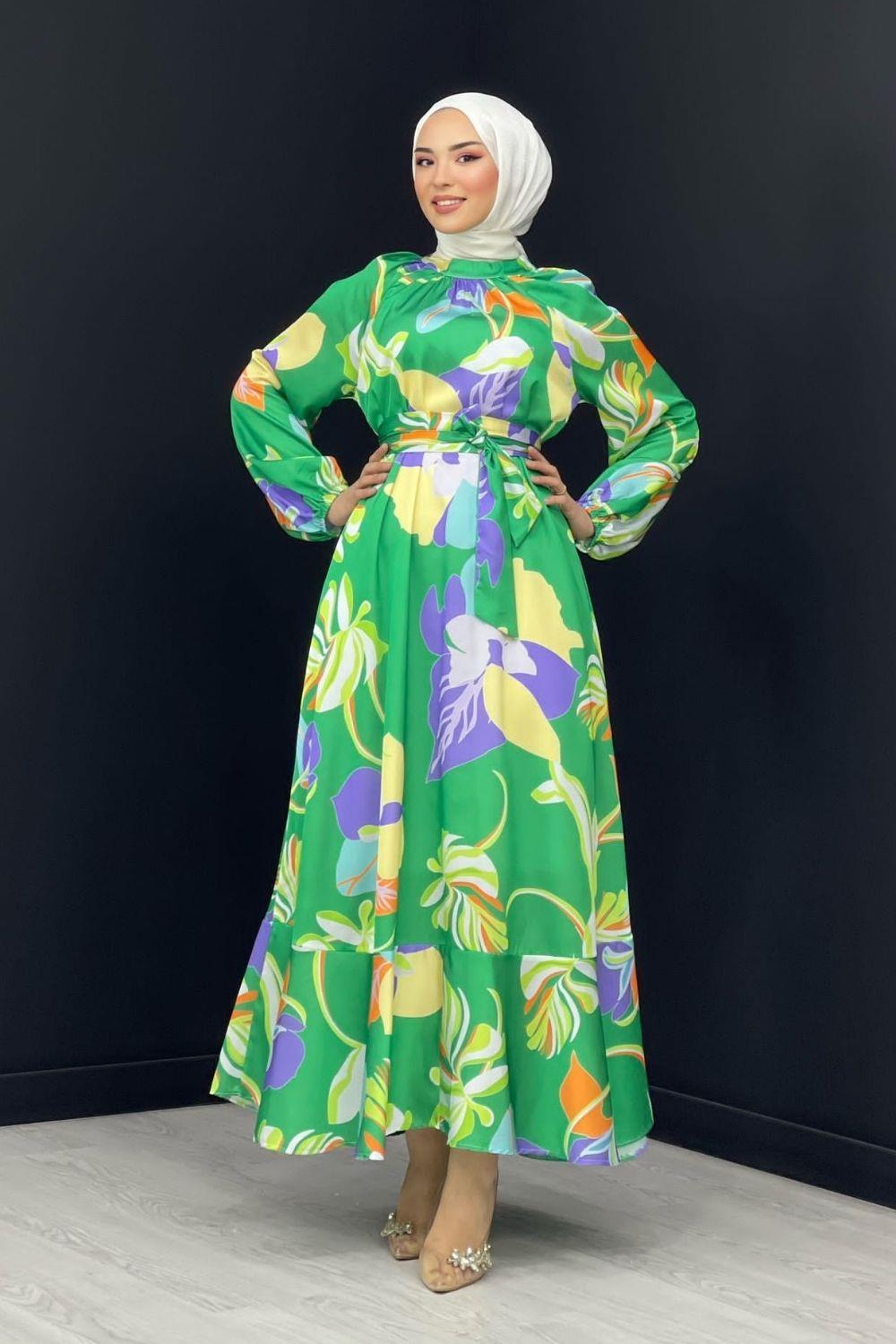Büyük Çiçekli Kuşaklı Saten Elbise Yeşil – Şule Giyim | Tesettür Giyim