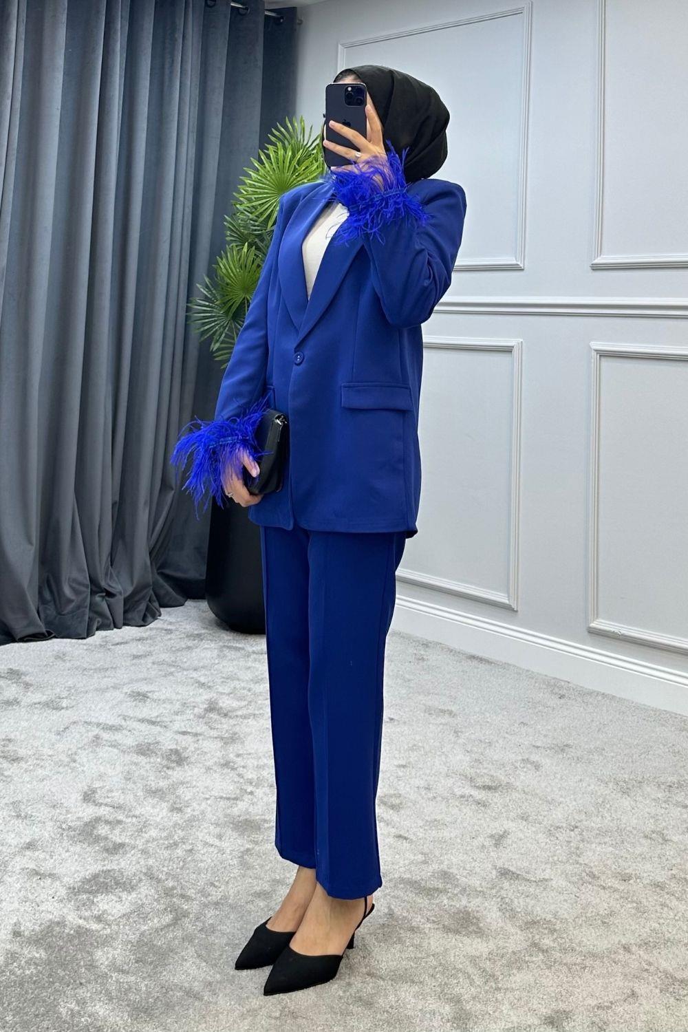 طقم ساكس مع ريش على الأكمام