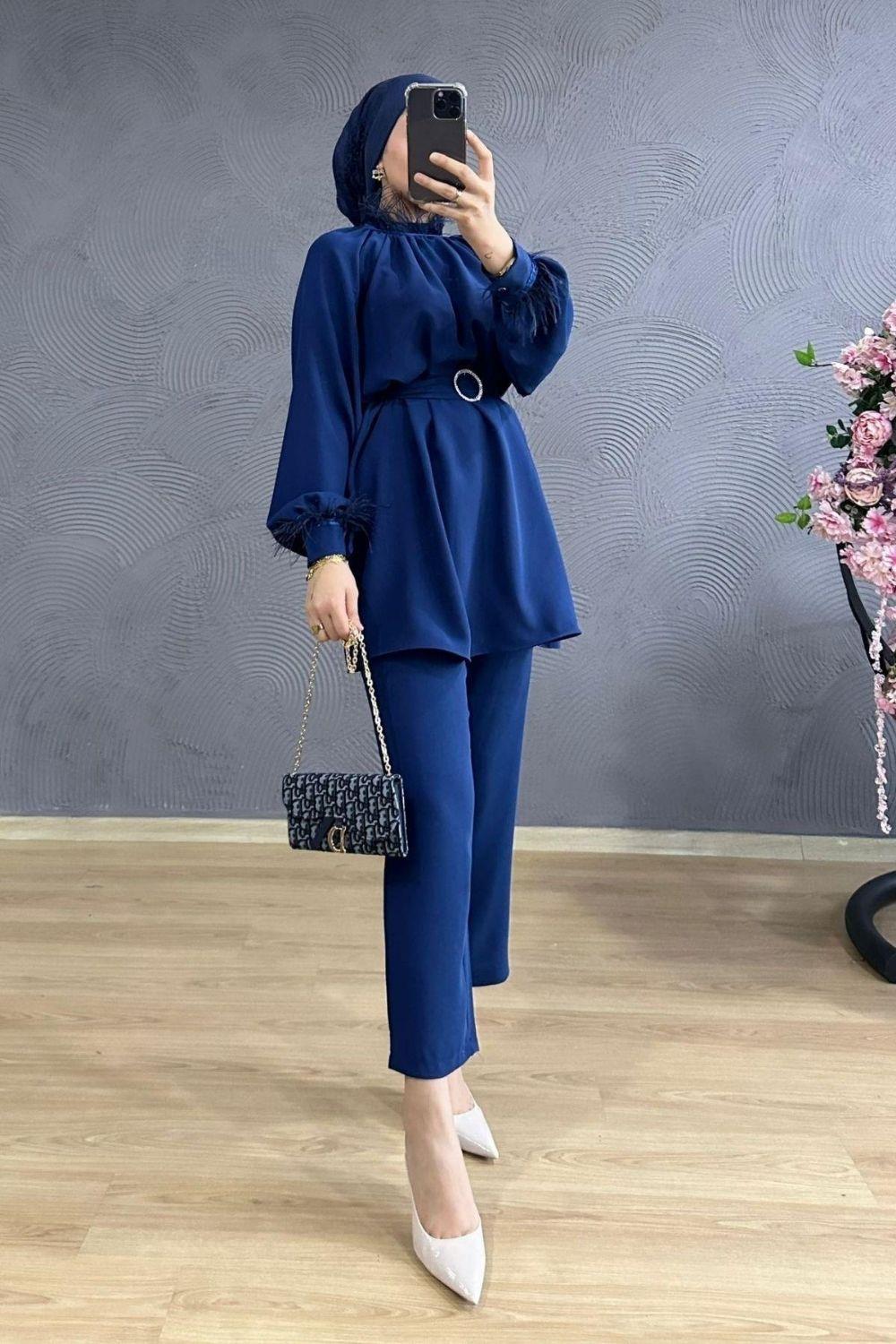 بدلة مارينا باللون الأزرق الداكن