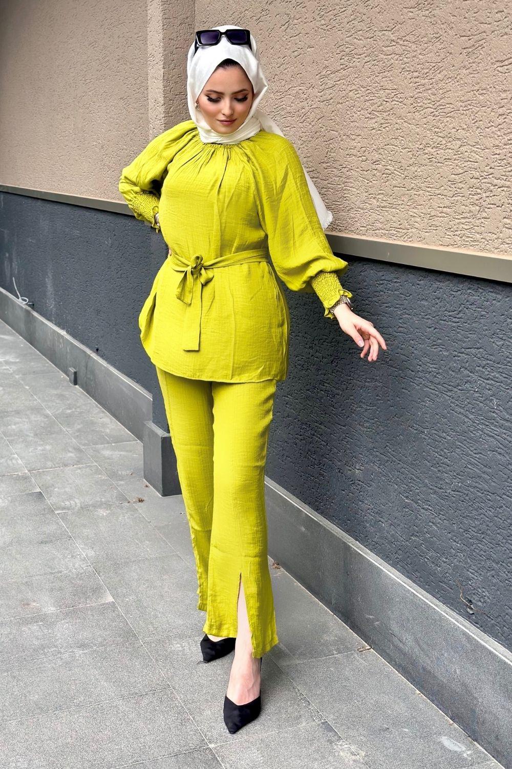 بدلة كتان بأكمام معقوفة، لون أخضر زيتي