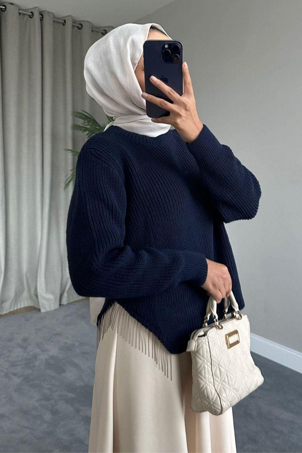 سترة ثيسالونيكي باللون الأزرق الداكن