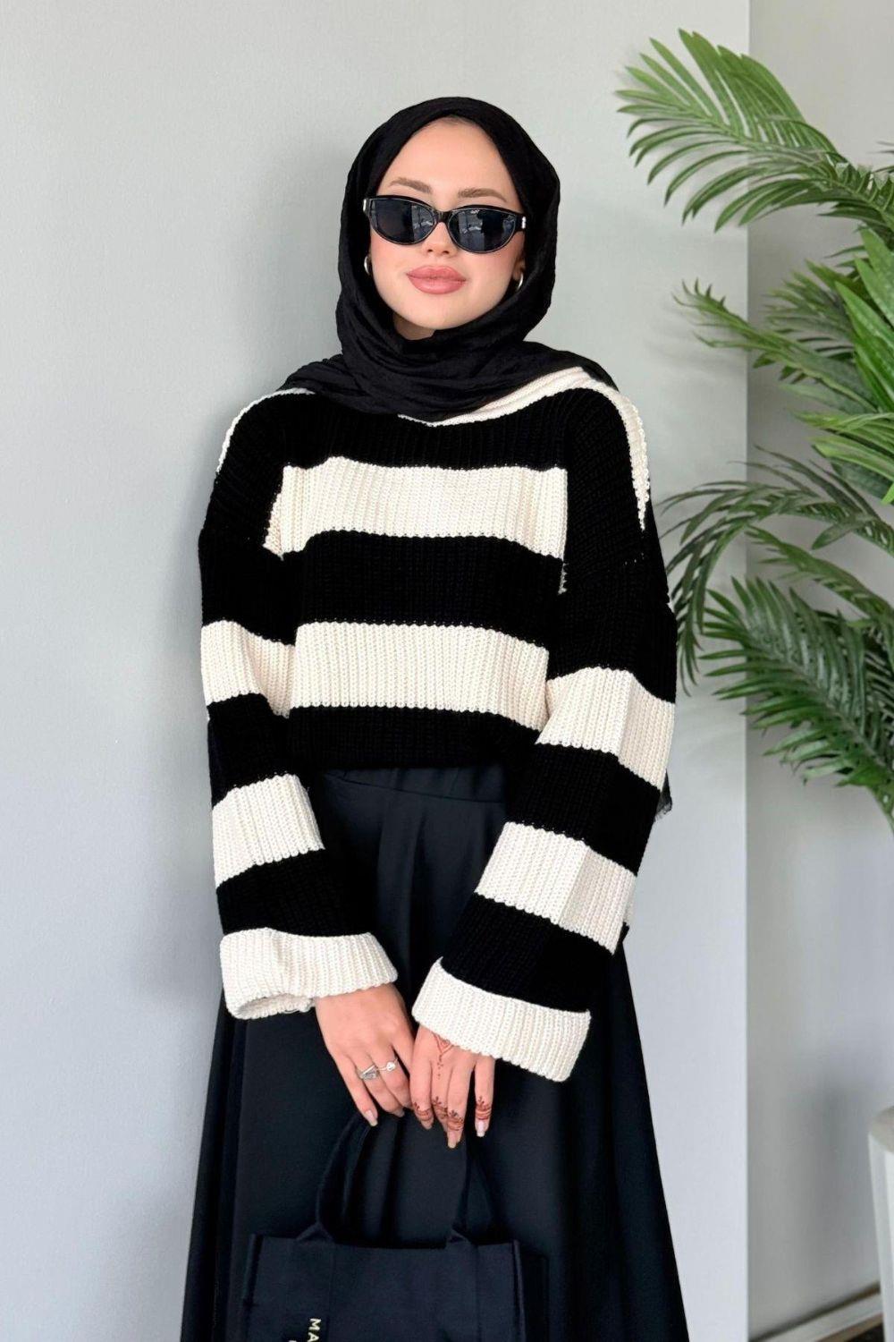 Thick Striped Sweater Black 2310 